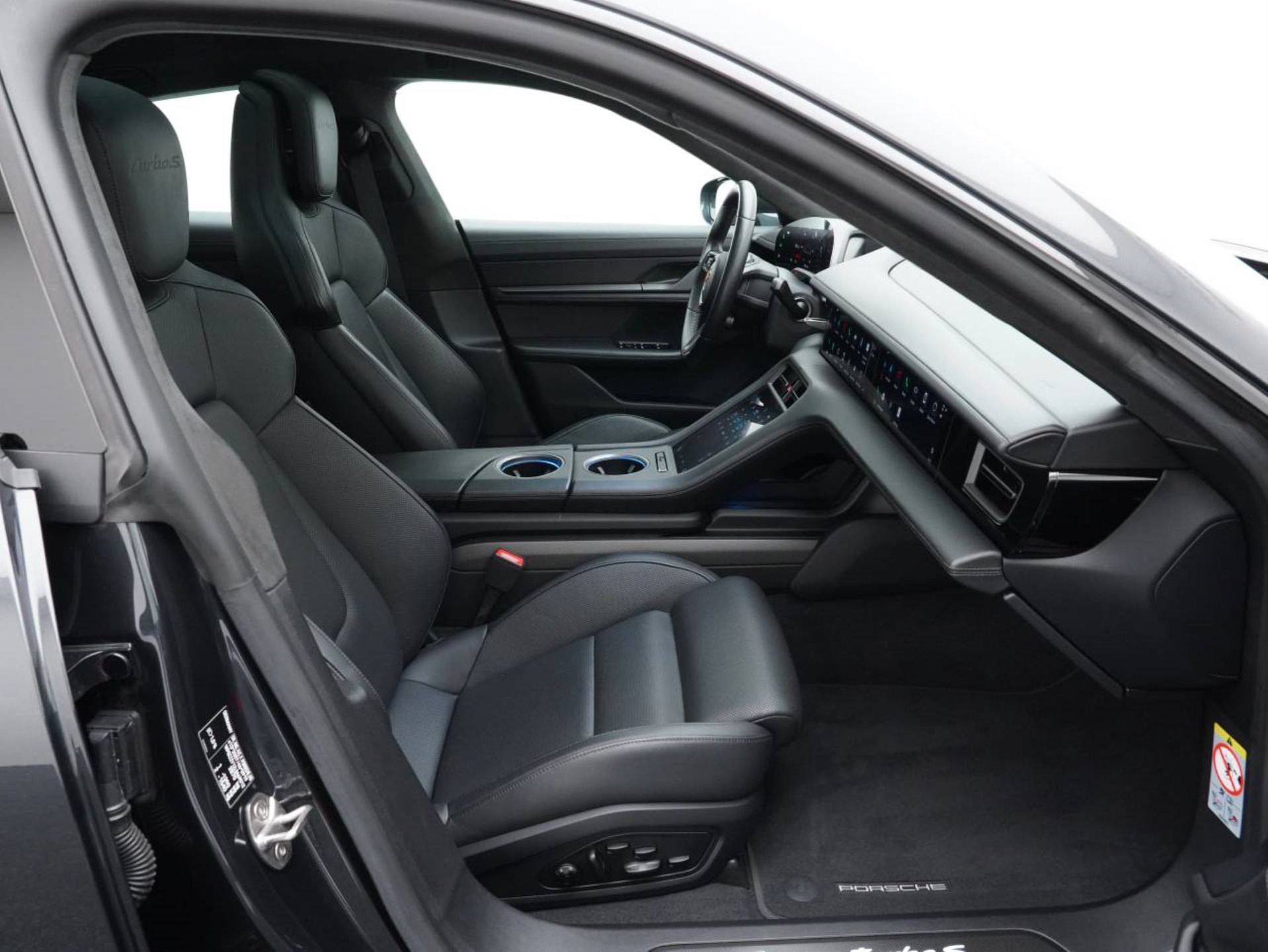 PORSCHE Taycan Turbo S-image-24