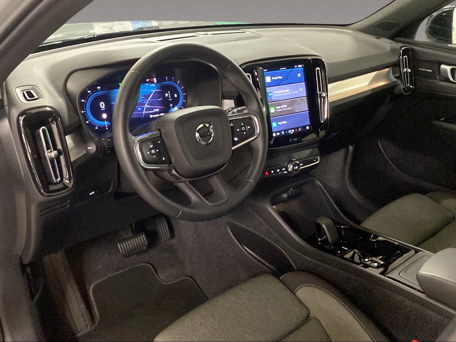 VOLVO XC40 2.0 B4 MH Plus Dark-image-8