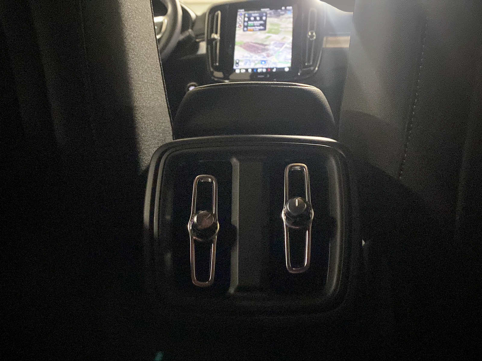 VOLVO XC40 2.0 B4 MH Plus Dark-image-7