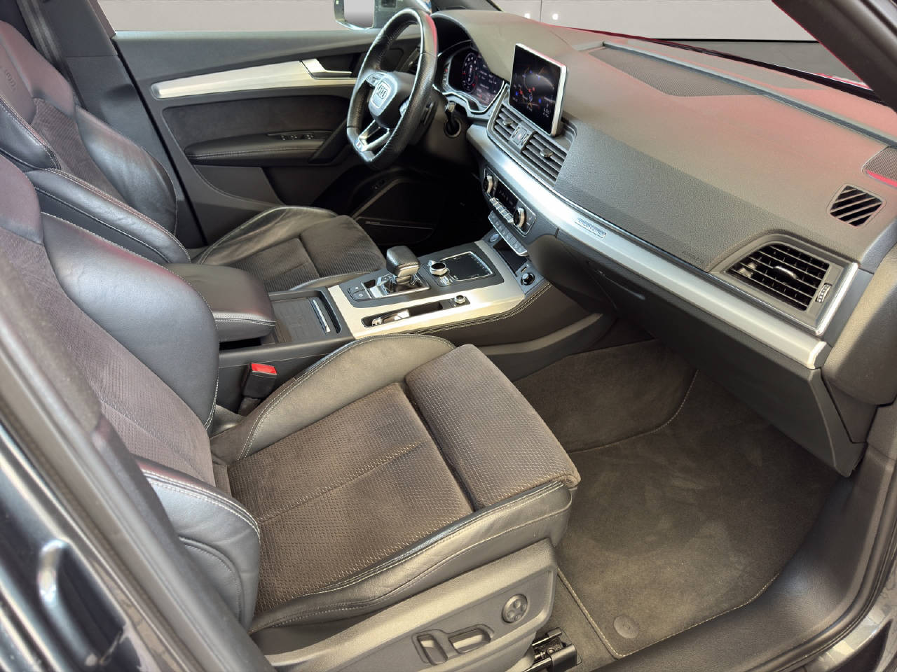 AUDI Q5 2.0 45 TFSI quattro S-Tronic-image-11