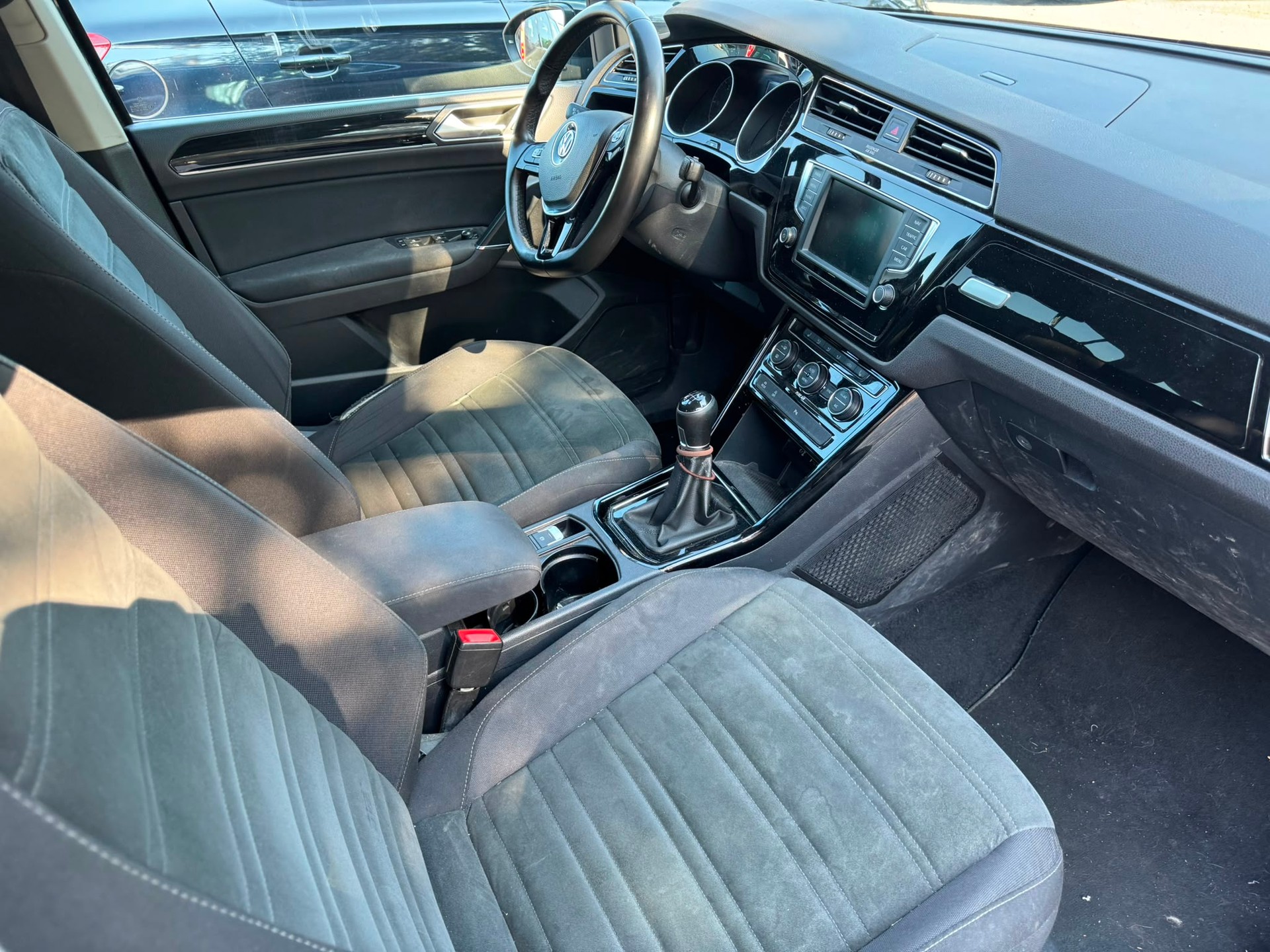 VW Touran 2.0 TDI BlueMotion Technology Comfortline-image-12