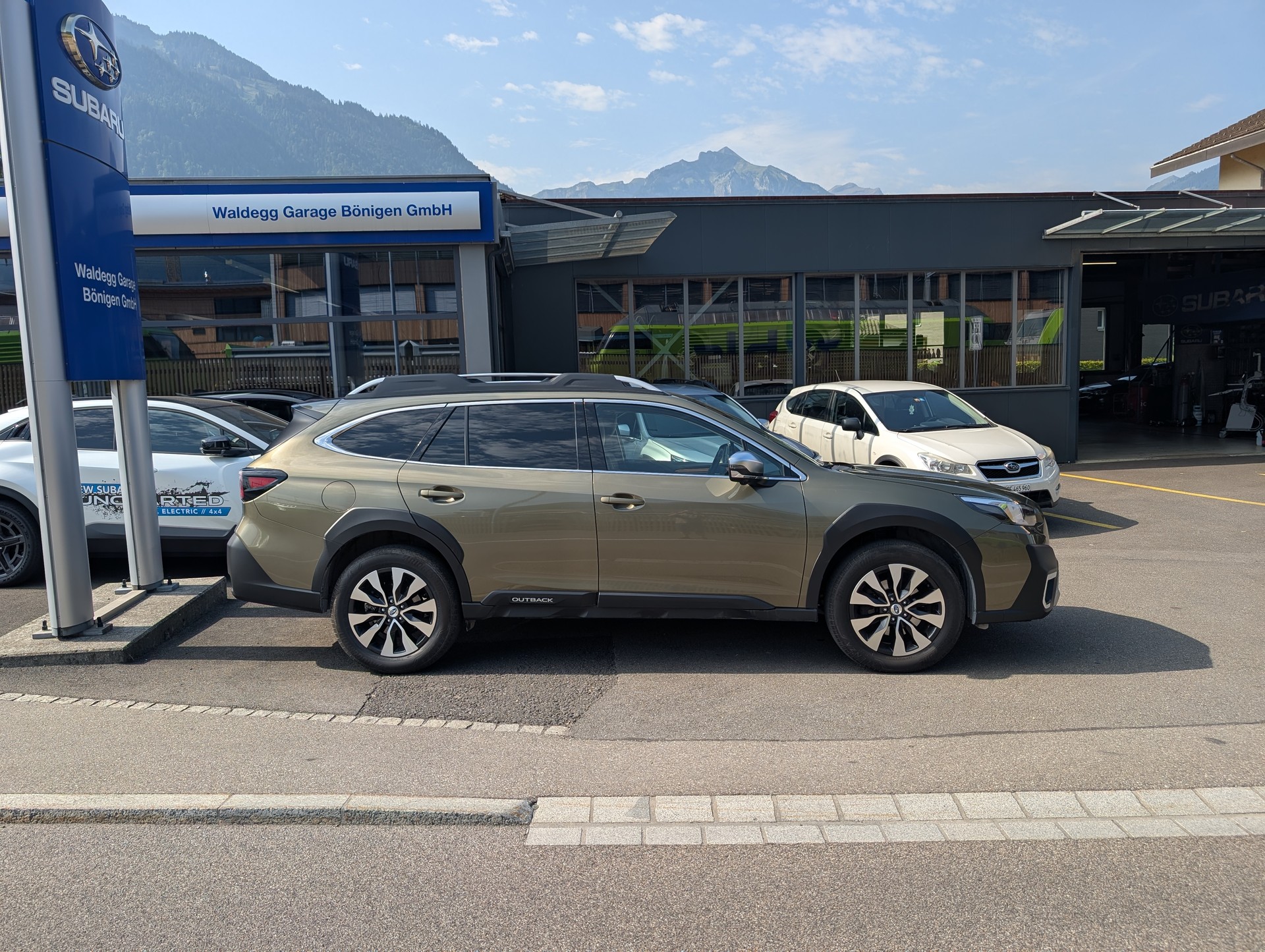 SUBARU Outback 2.5i Luxury AWD Lineartronic-image-2