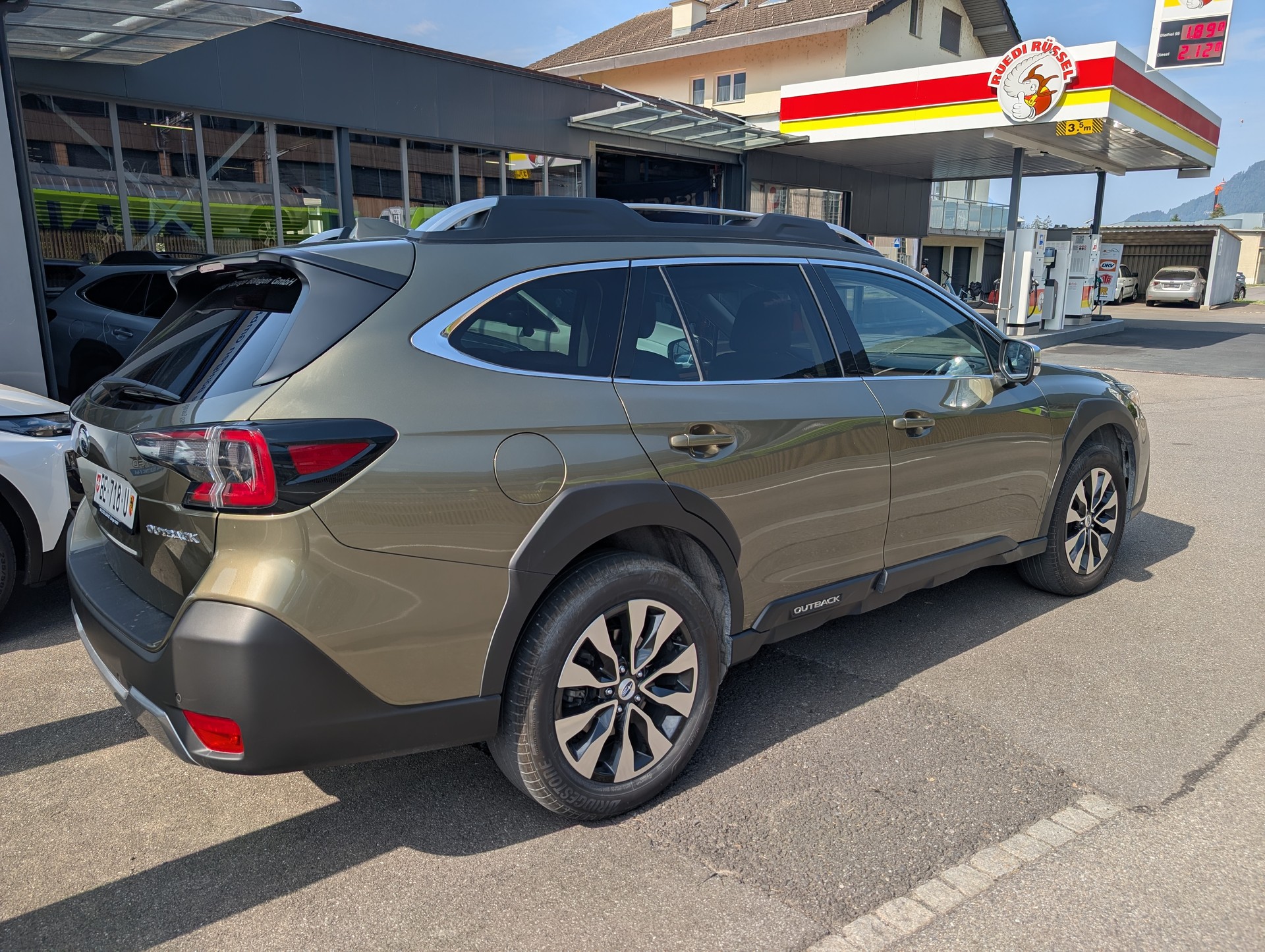 SUBARU Outback 2.5i Luxury AWD Lineartronic-image-3