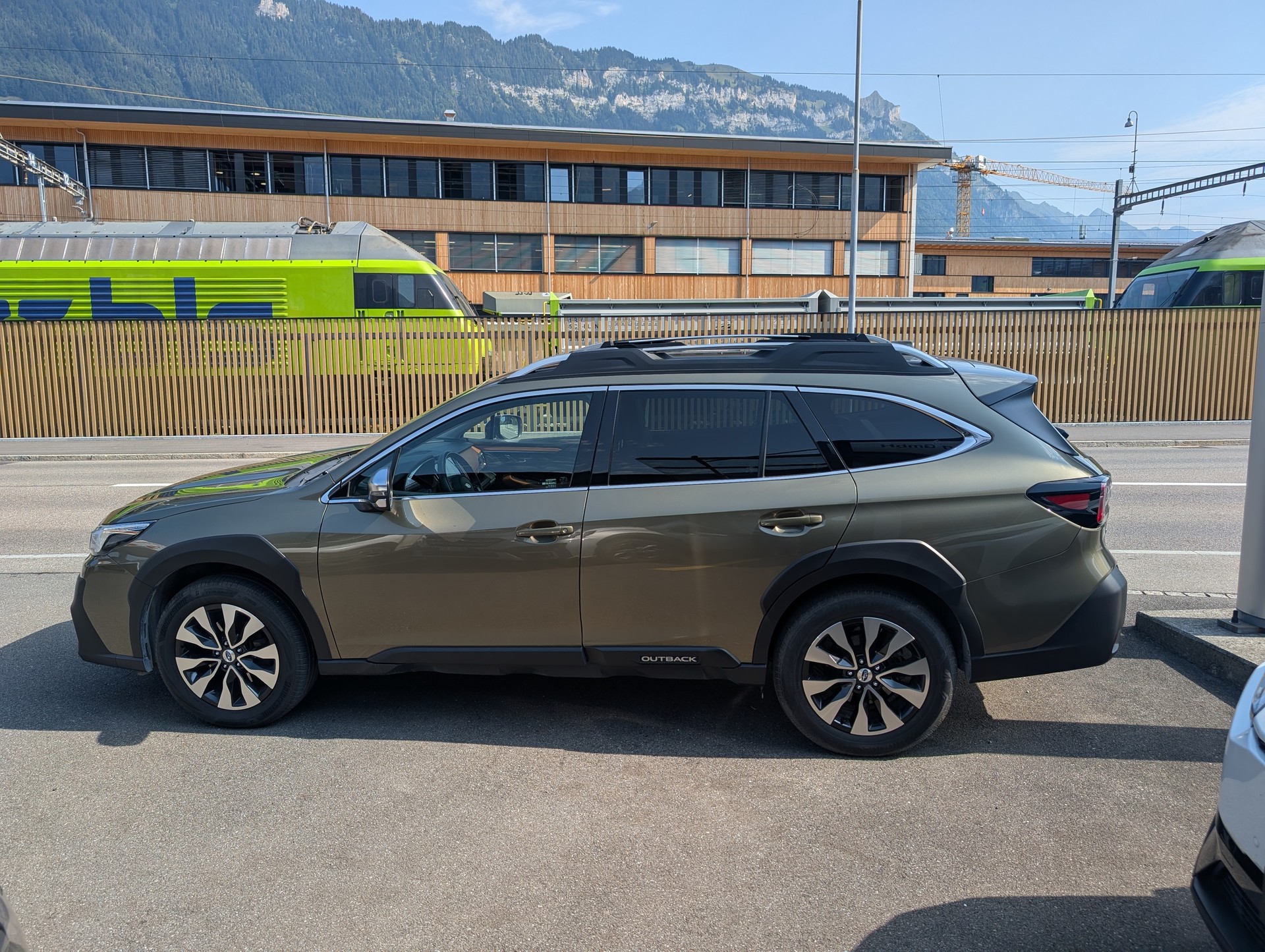 SUBARU Outback 2.5i Luxury AWD Lineartronic-image-4