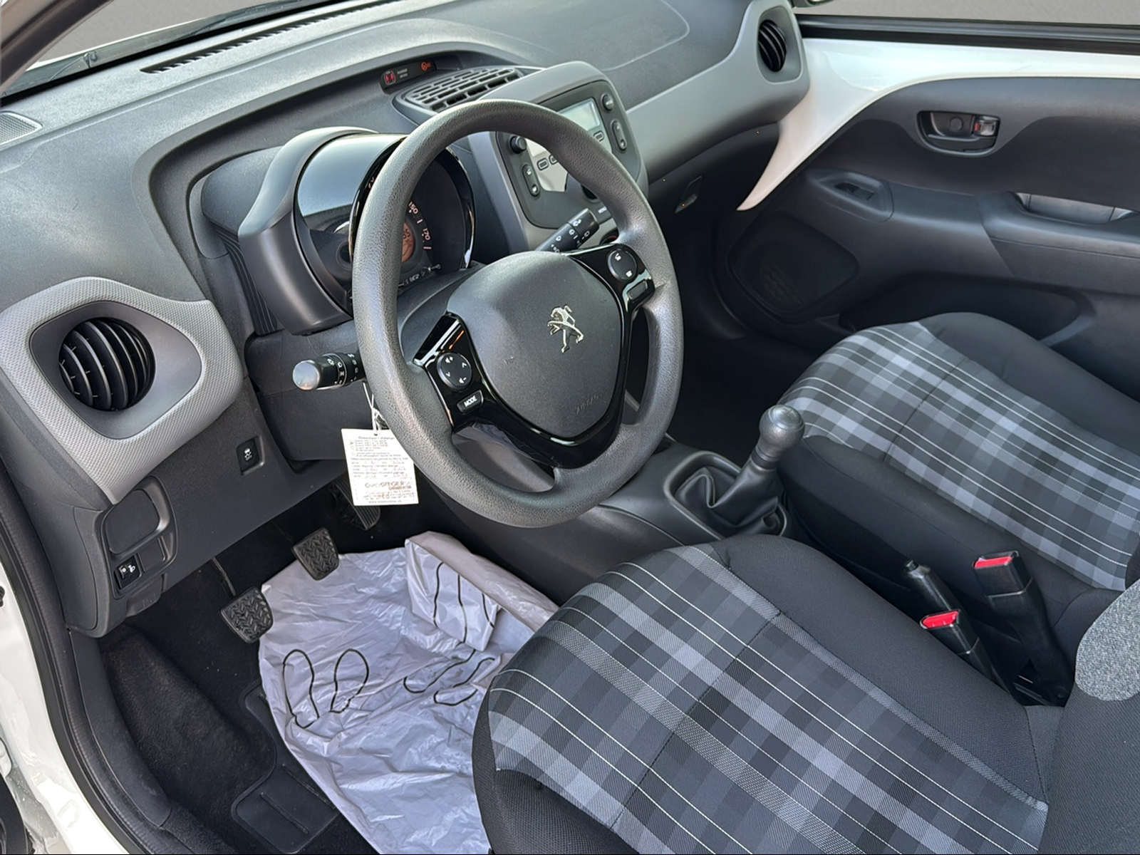 PEUGEOT 108 1.0 VTi Active-image-4