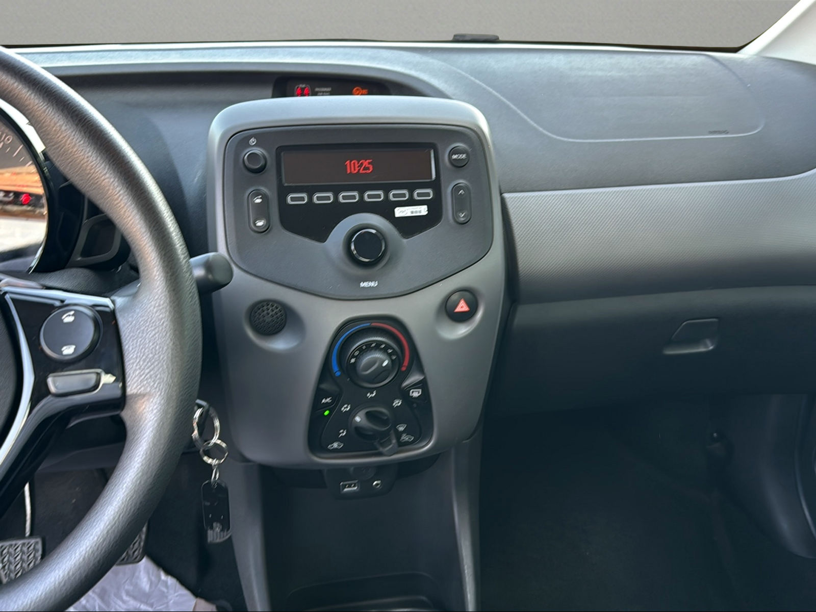 PEUGEOT 108 1.0 VTi Active-image-6