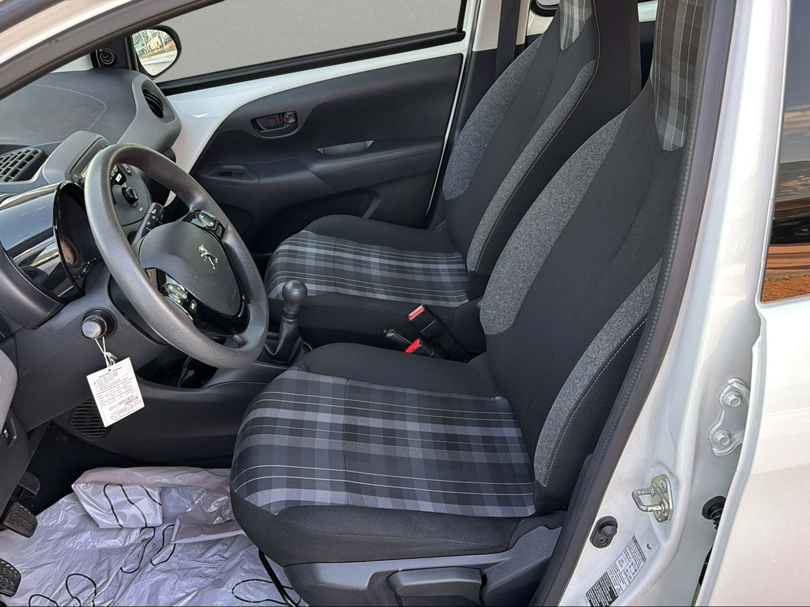 PEUGEOT 108 1.0 VTi Active-image-3
