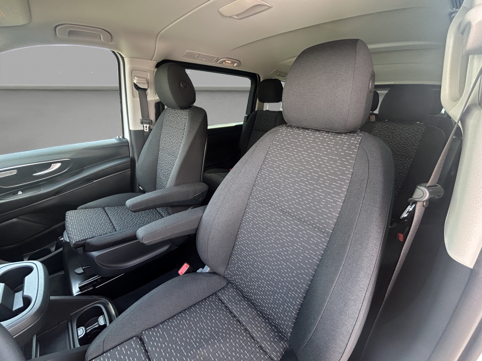 MERCEDES-BENZ Vito 116 CDI Lang Tourer 9G-Tronic 4M Select-image-8