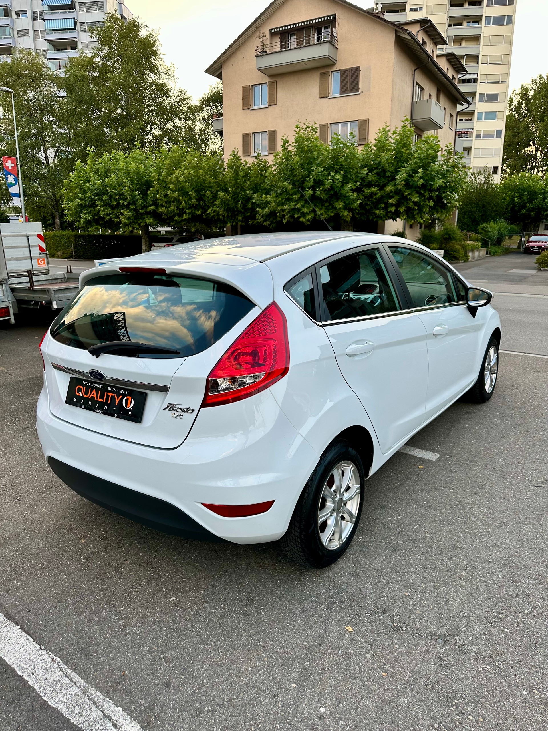 FORD Fiesta 1.4 16V Trend Automatic-image-3