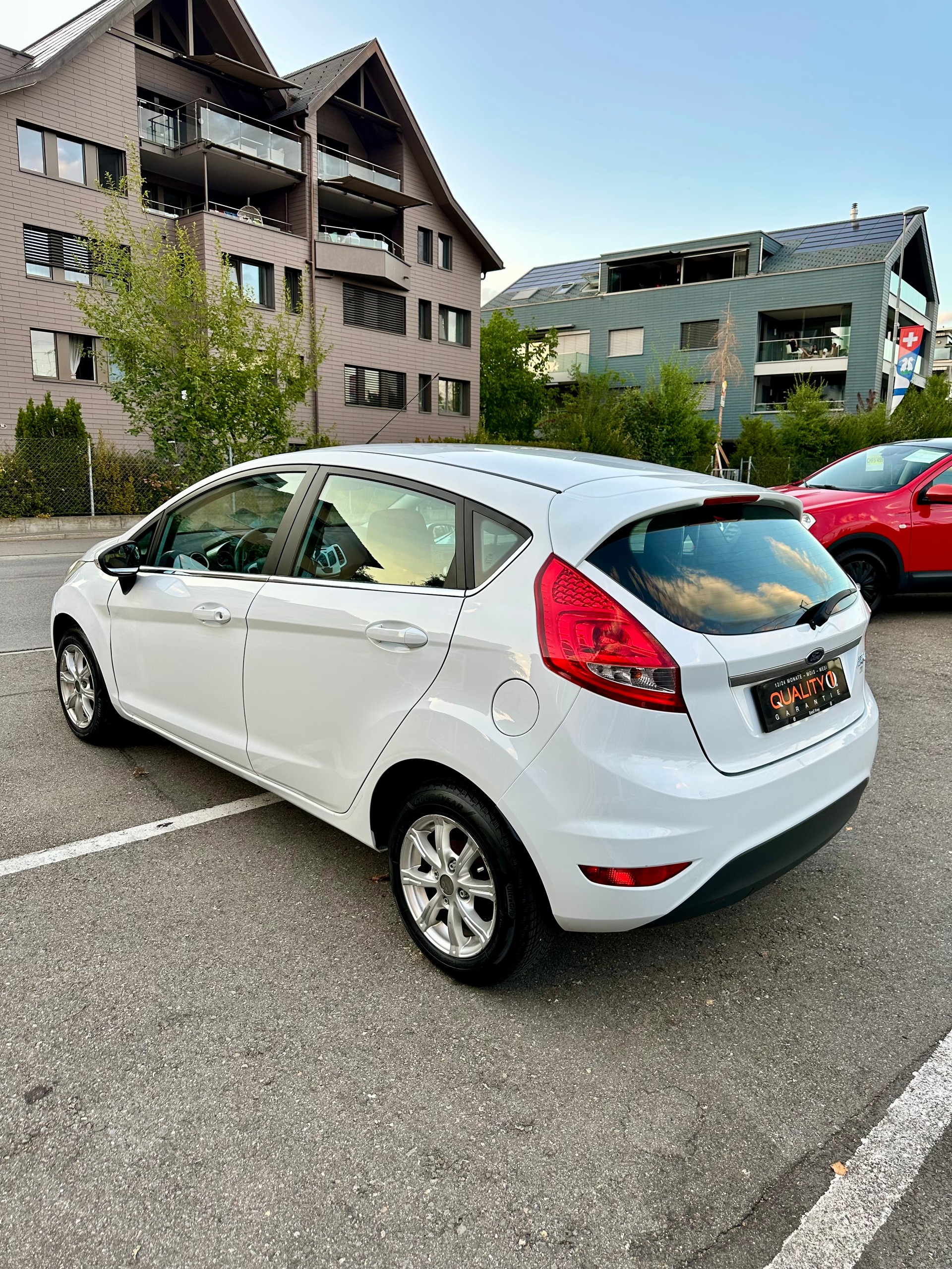 FORD Fiesta 1.4 16V Trend Automatic-image-2