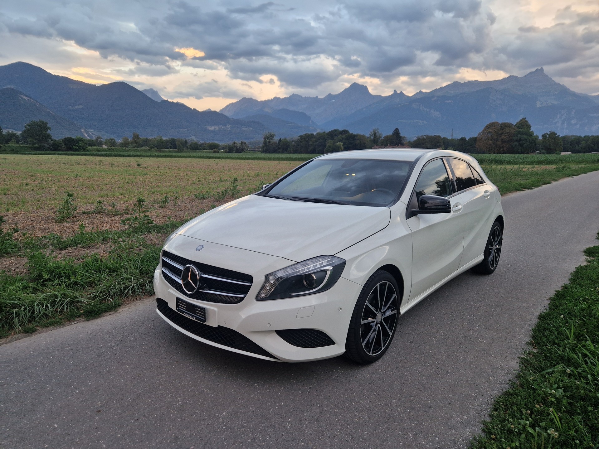 MERCEDES-BENZ A 180-image-0