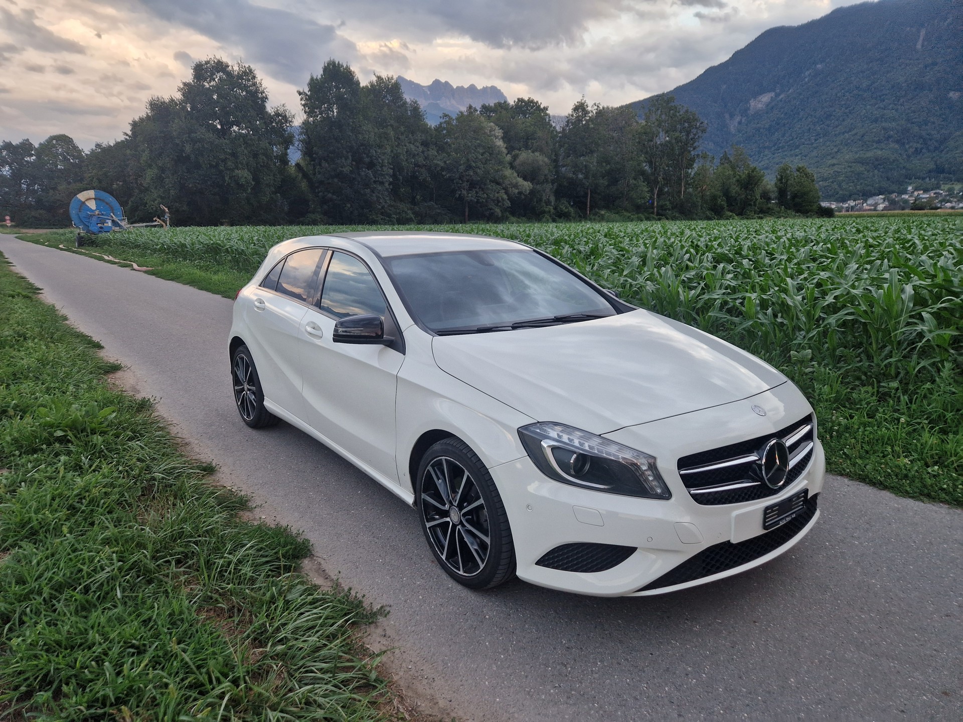 MERCEDES-BENZ A 180-image-2