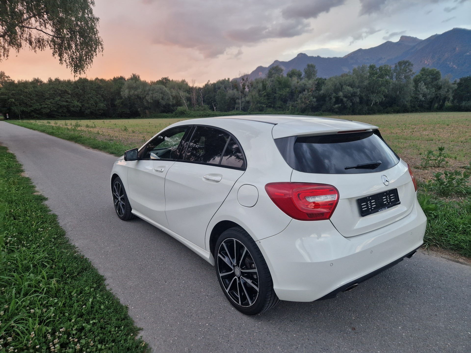MERCEDES-BENZ A 180-image-5