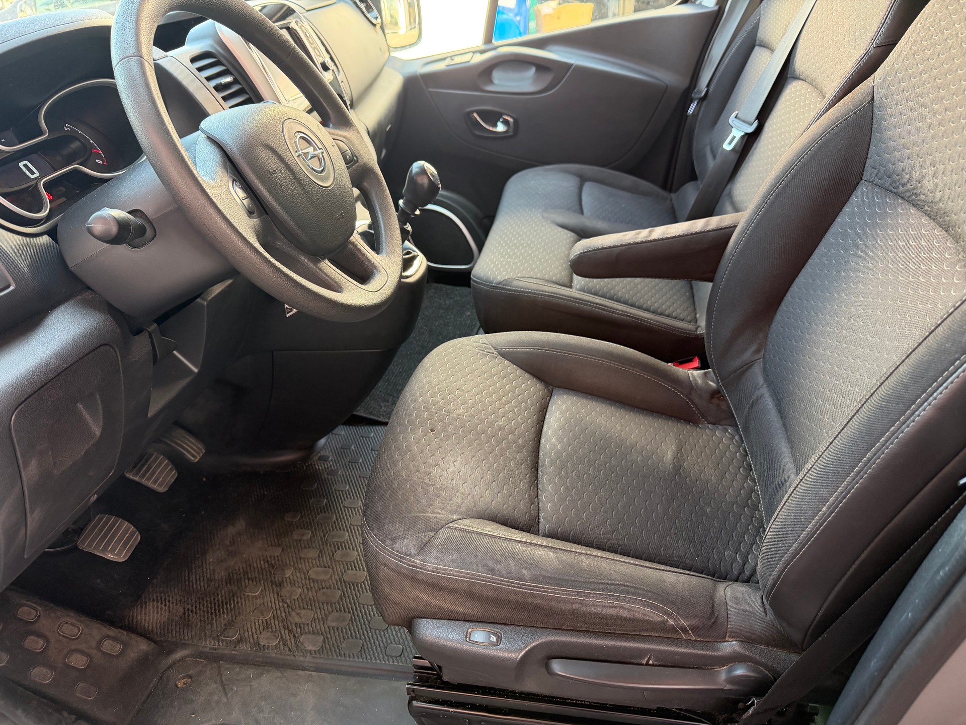 OPEL Vivaro 1.6CDTI Tourer 2.7t L1H1-image-10