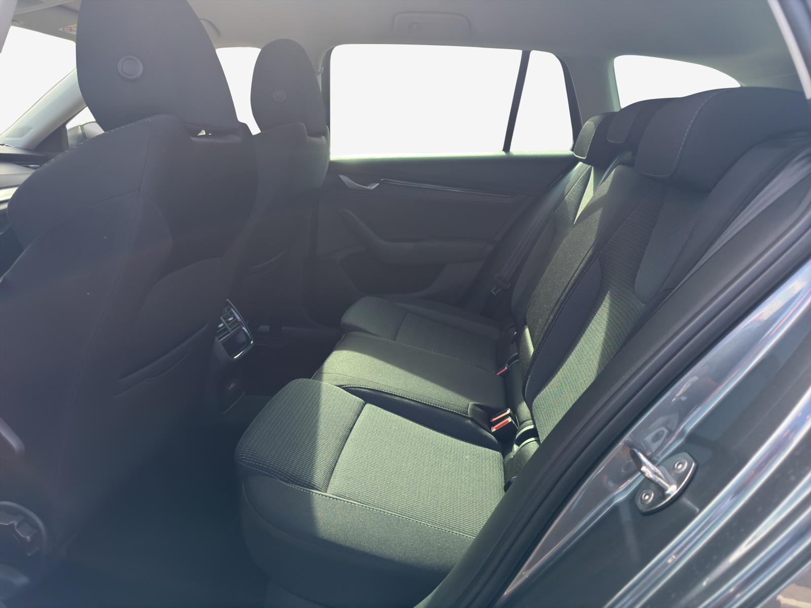SKODA Octavia Combi 1.5 TSI mHEV DSG Dynamic-image-11