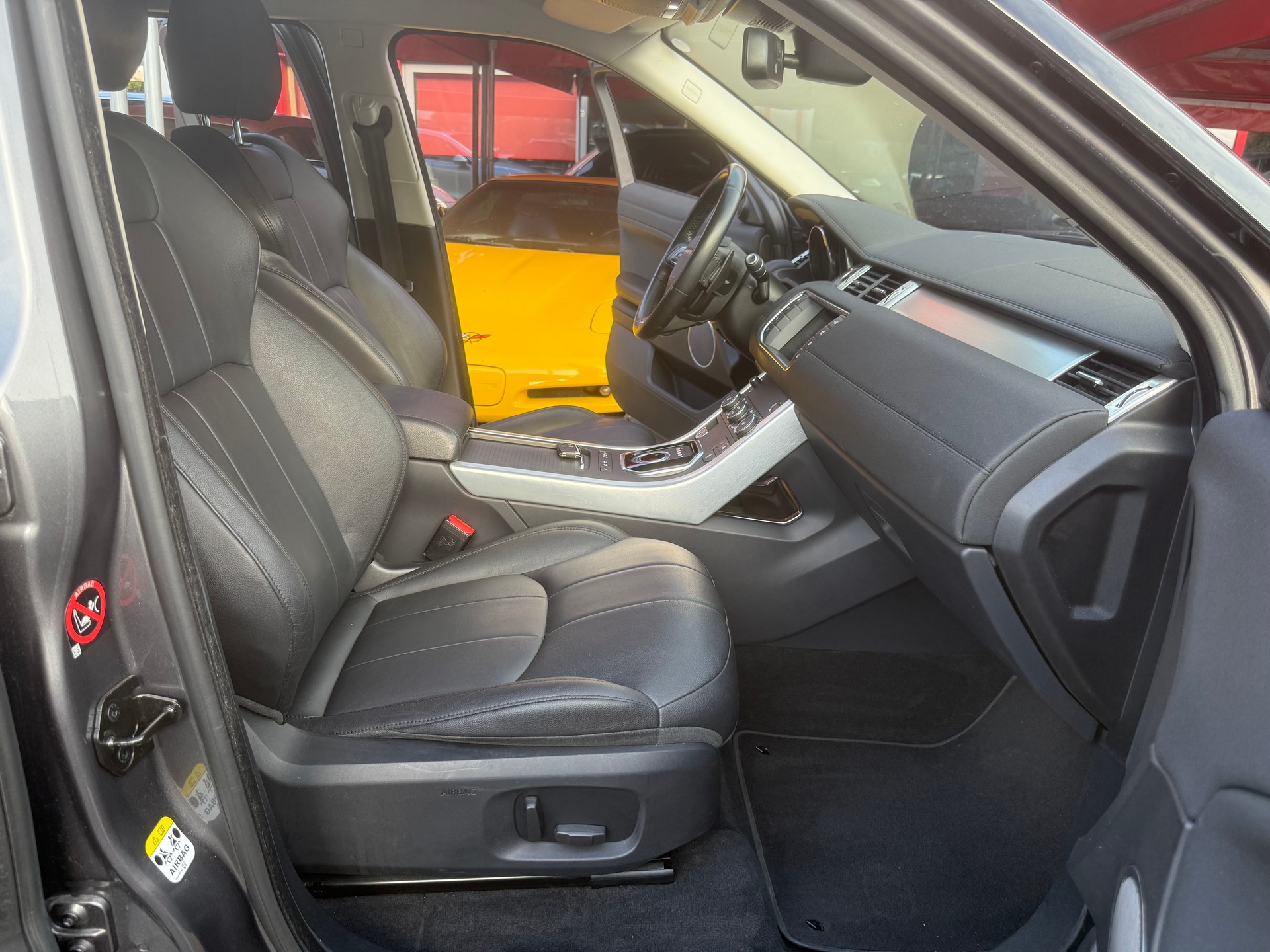 LAND ROVER Range Rover Evoque 2.0 TD4 SE Dynamic-image-6
