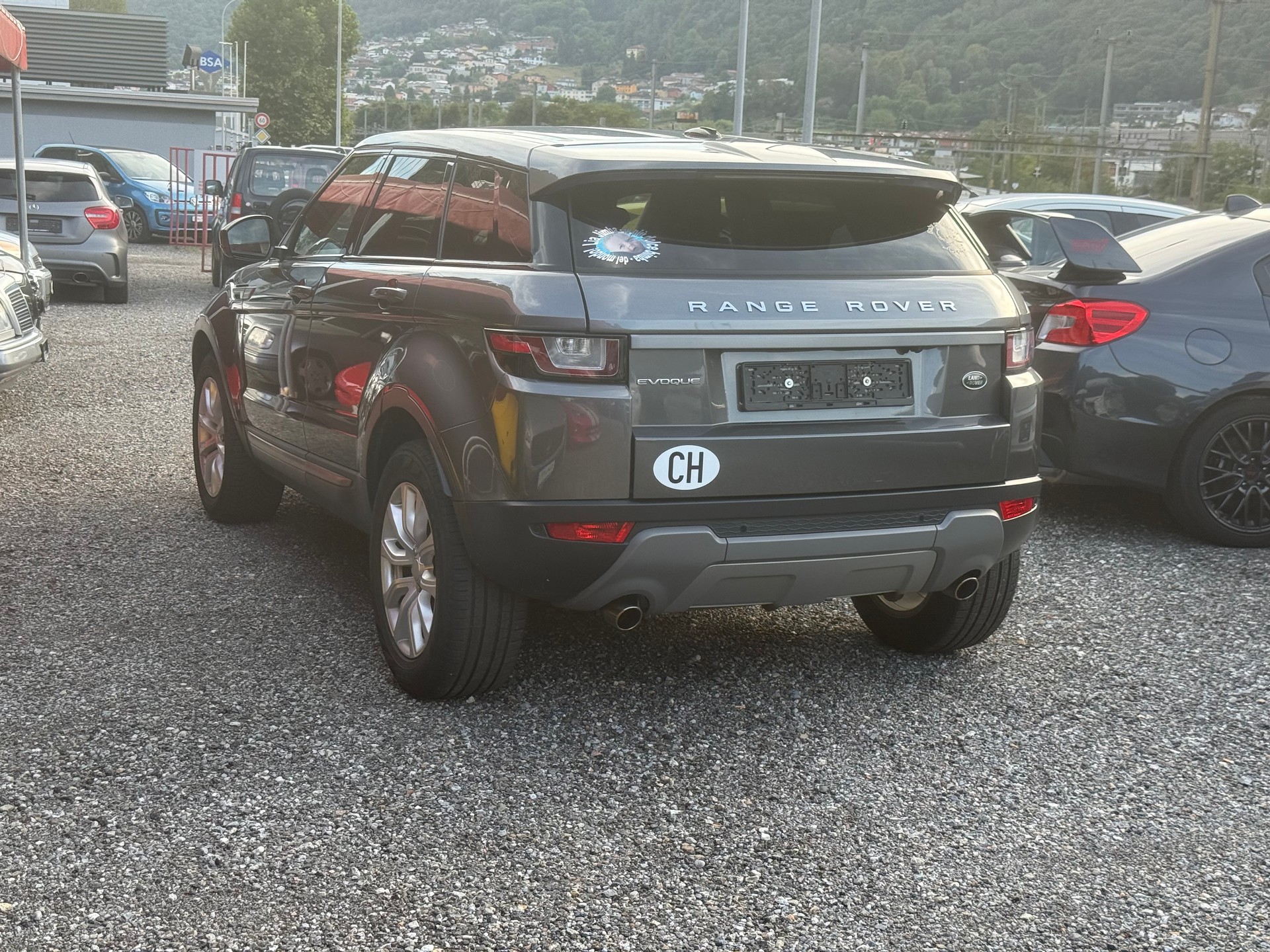 LAND ROVER Range Rover Evoque 2.0 TD4 SE Dynamic-image-3
