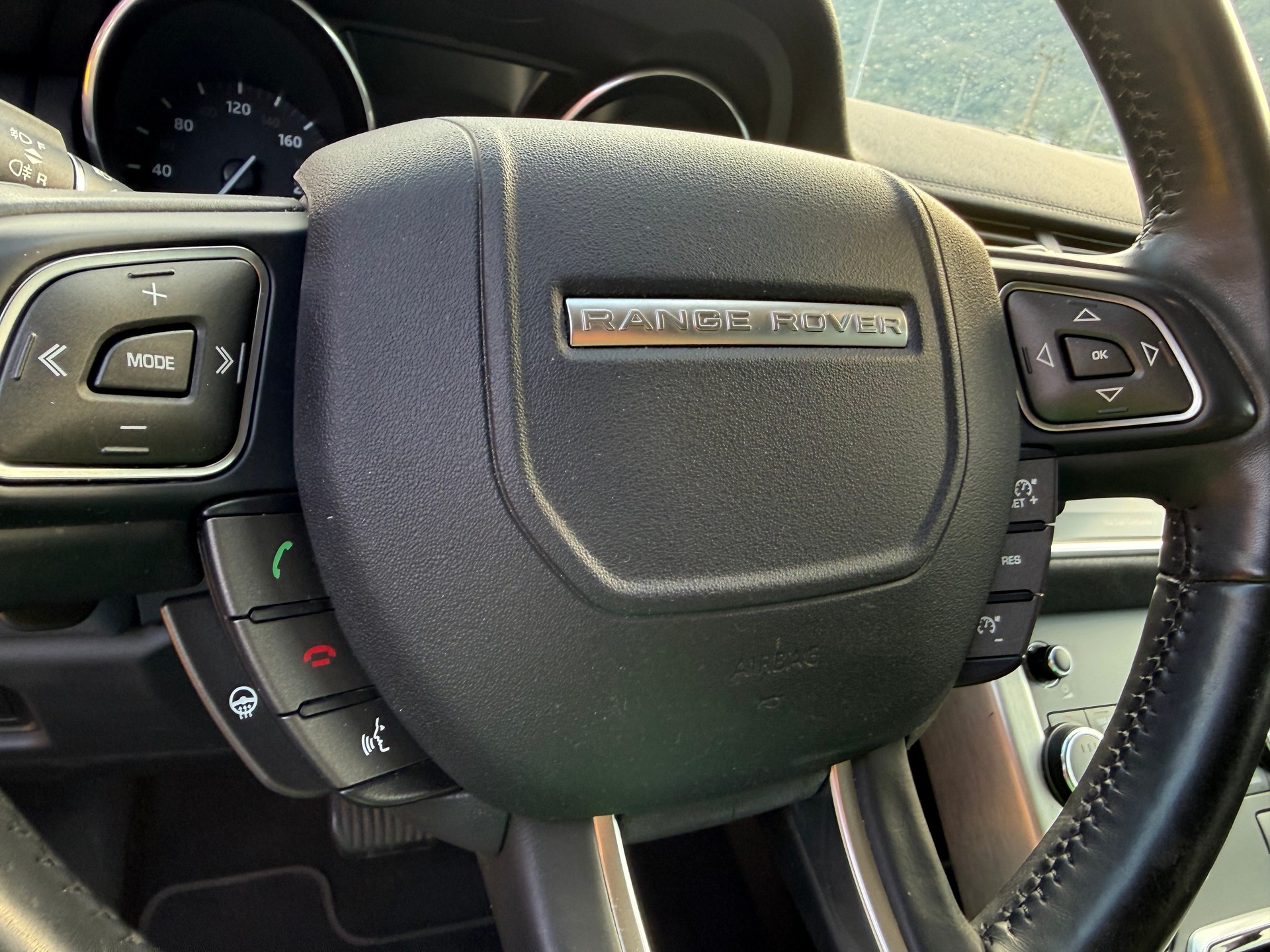 LAND ROVER Range Rover Evoque 2.0 TD4 SE Dynamic-image-12