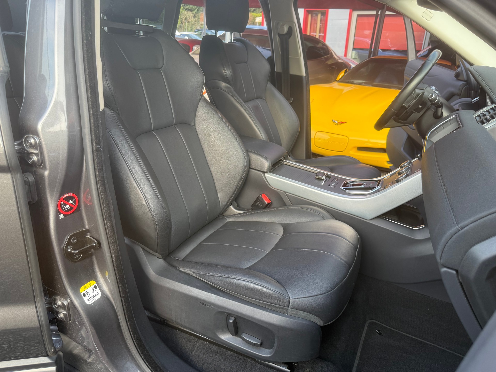LAND ROVER Range Rover Evoque 2.0 TD4 SE Dynamic-image-11