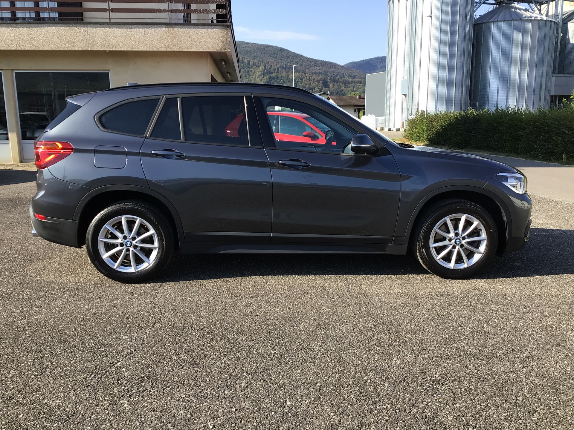 BMW X1 xDrive 20i Steptronic-image-4