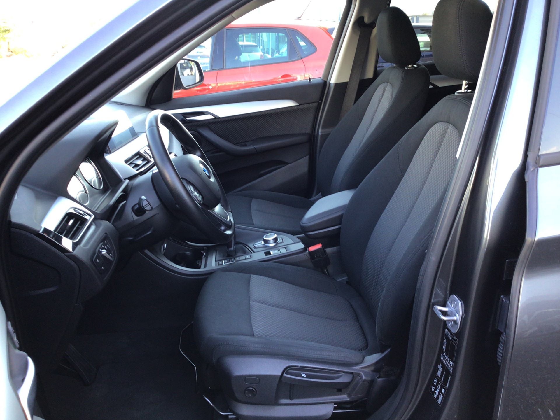 BMW X1 xDrive 20i Steptronic-image-5