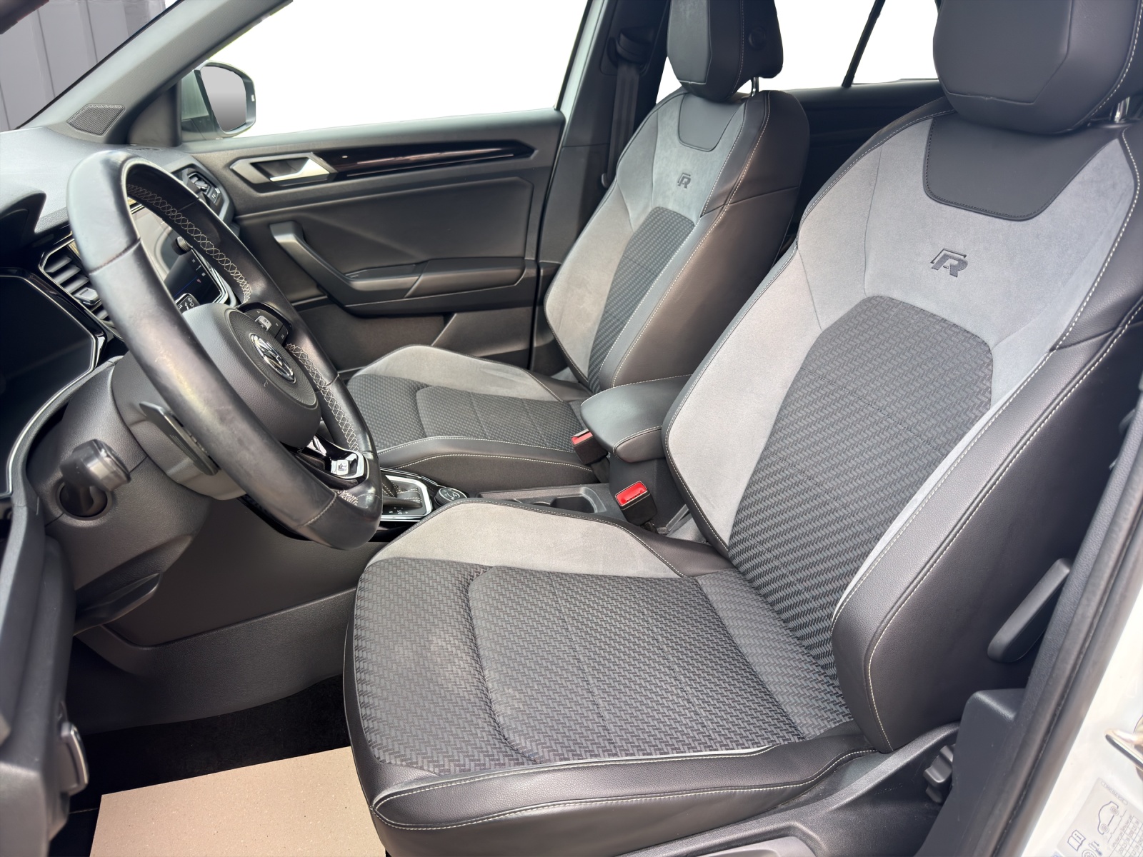VW T-Roc 2.0 TSI R DSG 4Motion-image-9