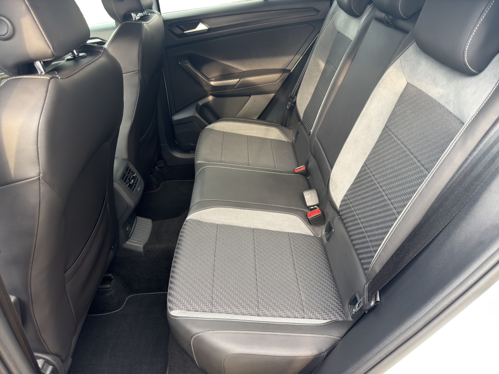 VW T-Roc 2.0 TSI R DSG 4Motion-image-10
