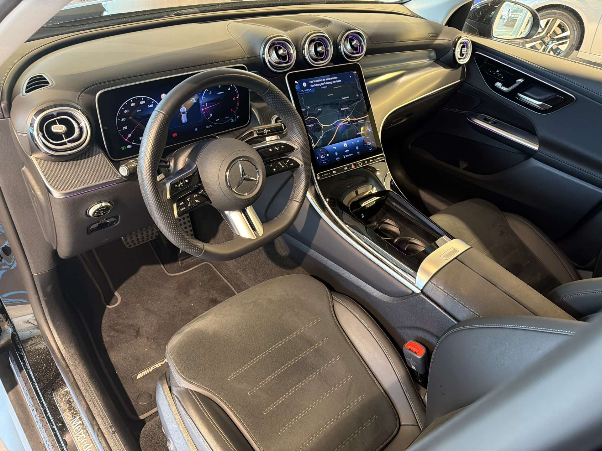 MERCEDES-BENZ GLC 220 d AMG-Line 4Matic G-Tronic Automat-image-5