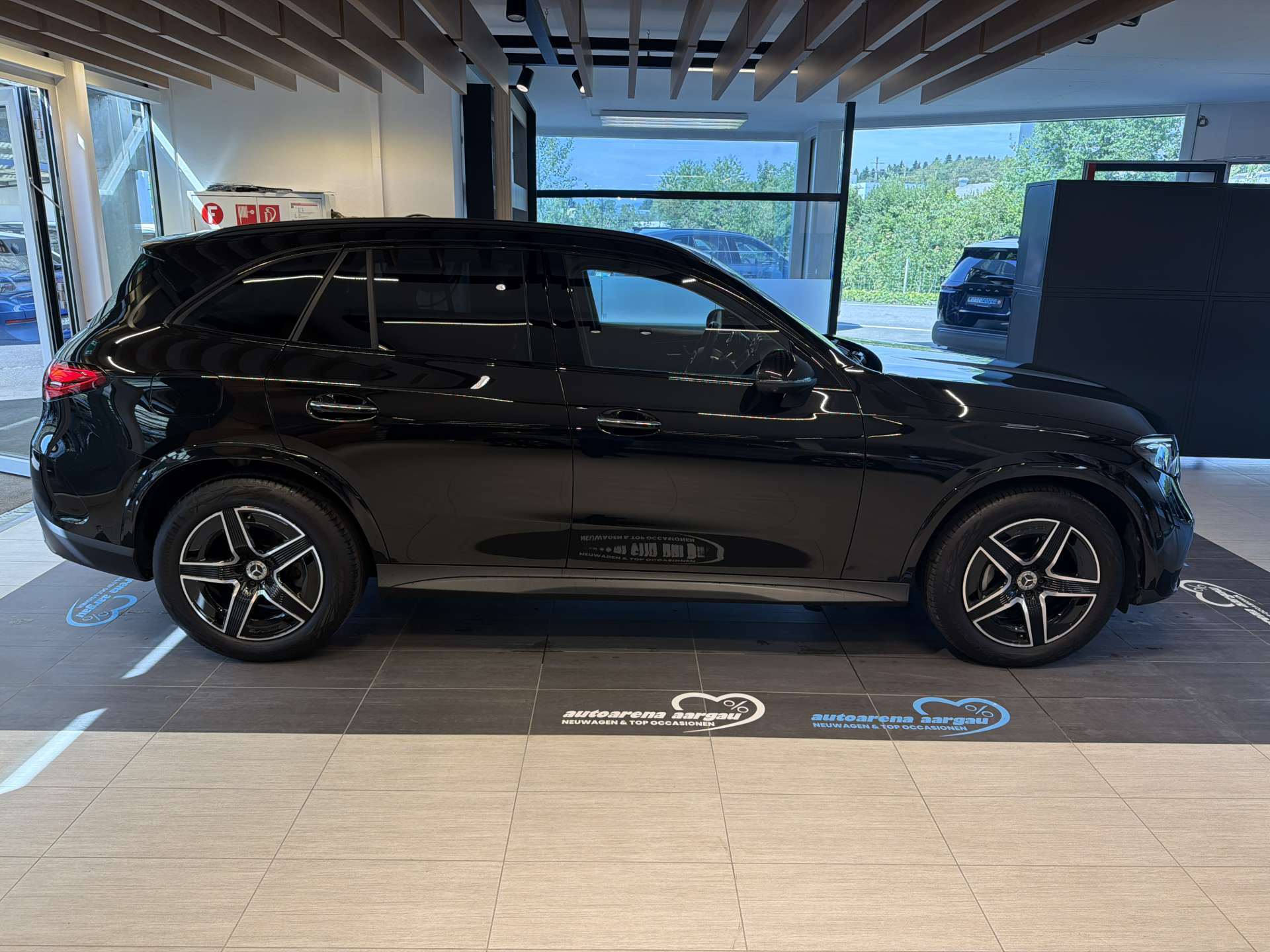 MERCEDES-BENZ GLC 220 d AMG-Line 4Matic G-Tronic Automat-image-11