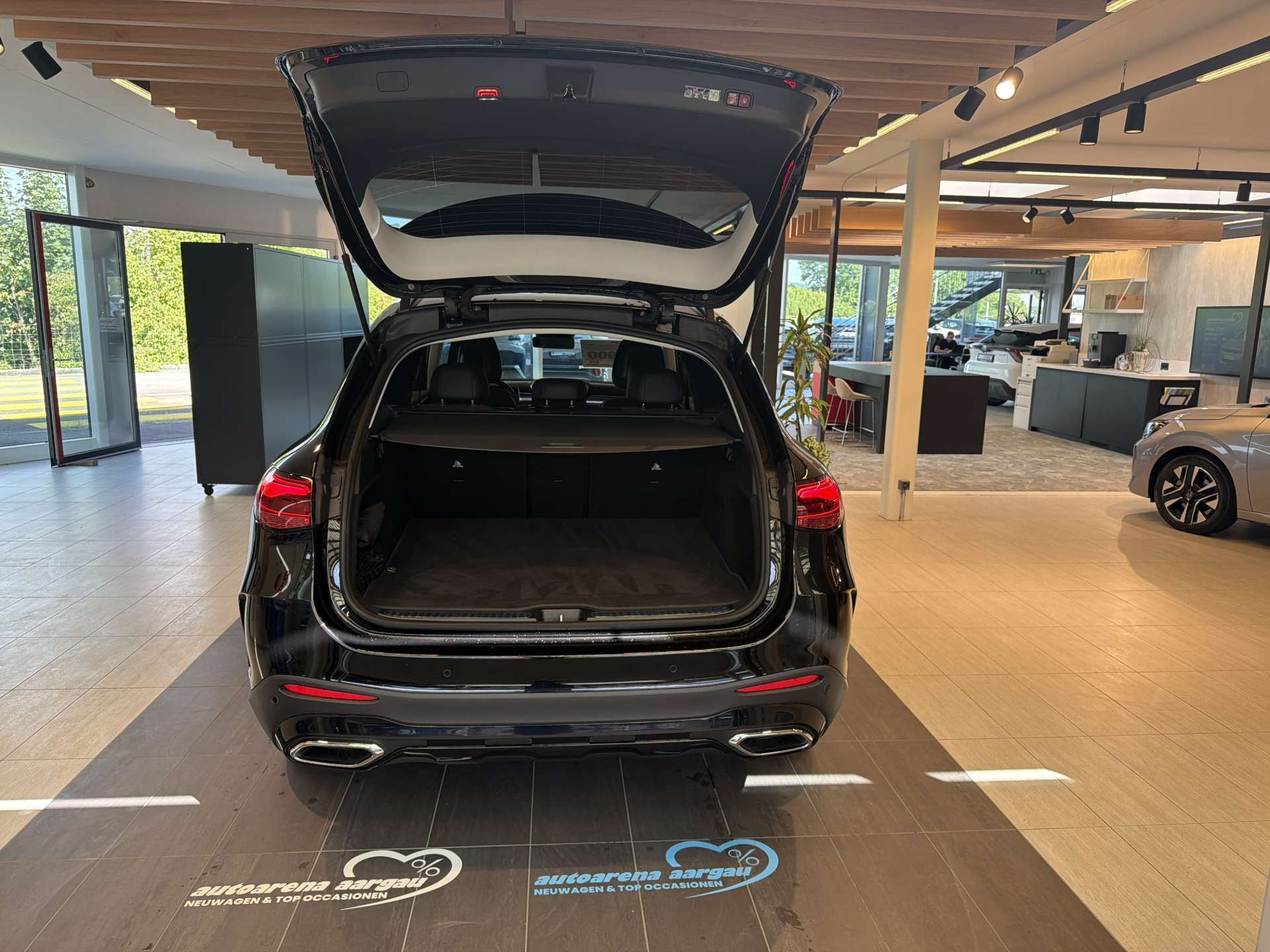 MERCEDES-BENZ GLC 220 d AMG-Line 4Matic G-Tronic Automat-image-7