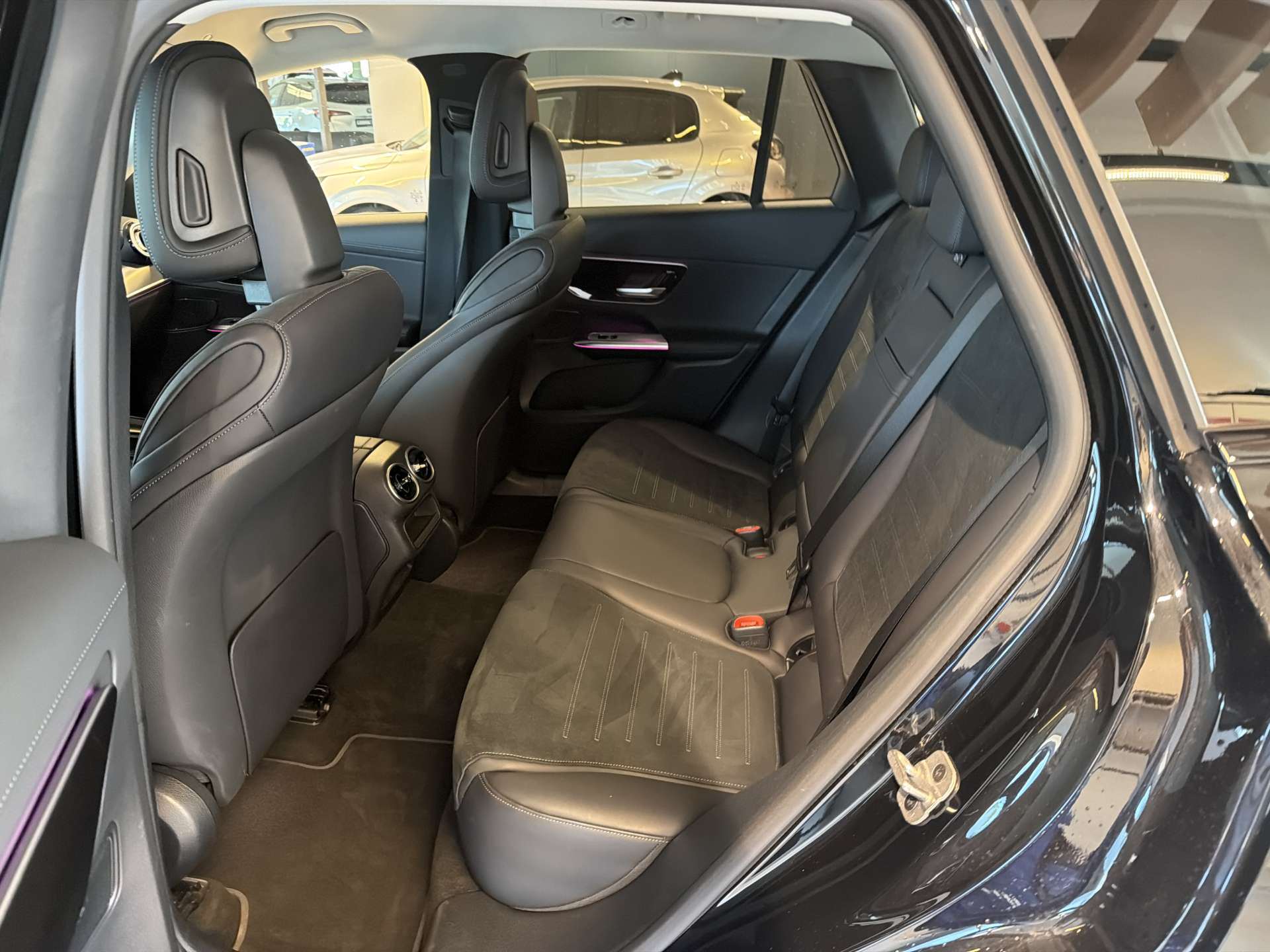 MERCEDES-BENZ GLC 220 d AMG-Line 4Matic G-Tronic Automat-image-6
