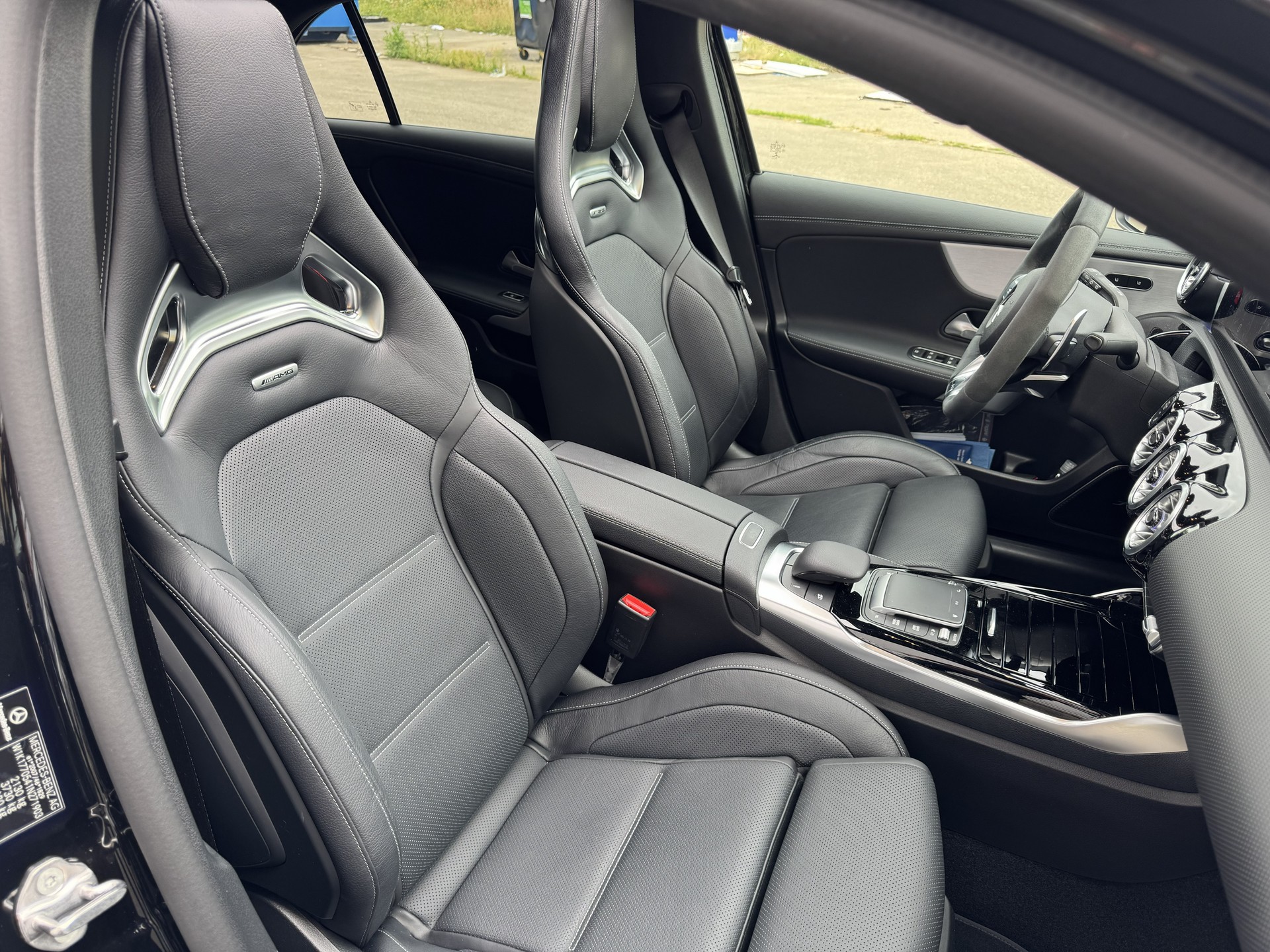 MERCEDES-BENZ A 45 S AMG 4matic+-image-4