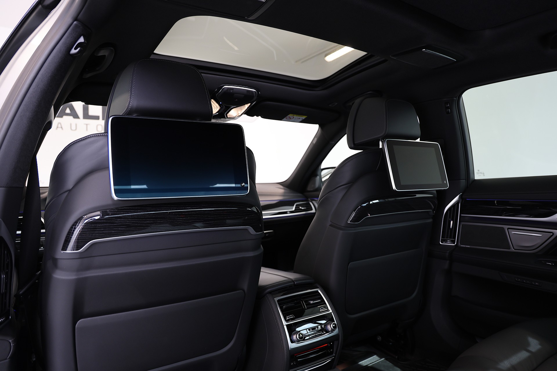 BMW 745Le M-Sport xDrive SAG-image-15