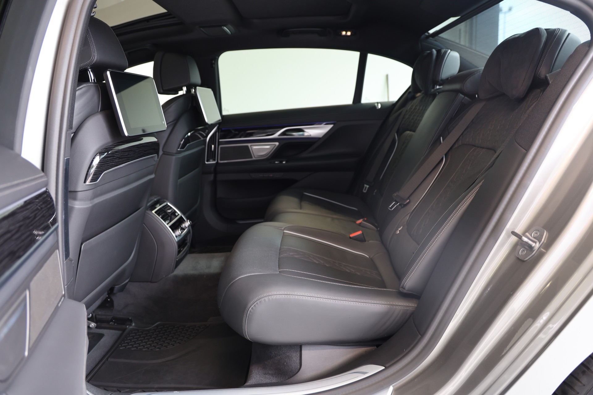 BMW 745Le M-Sport xDrive SAG-image-13