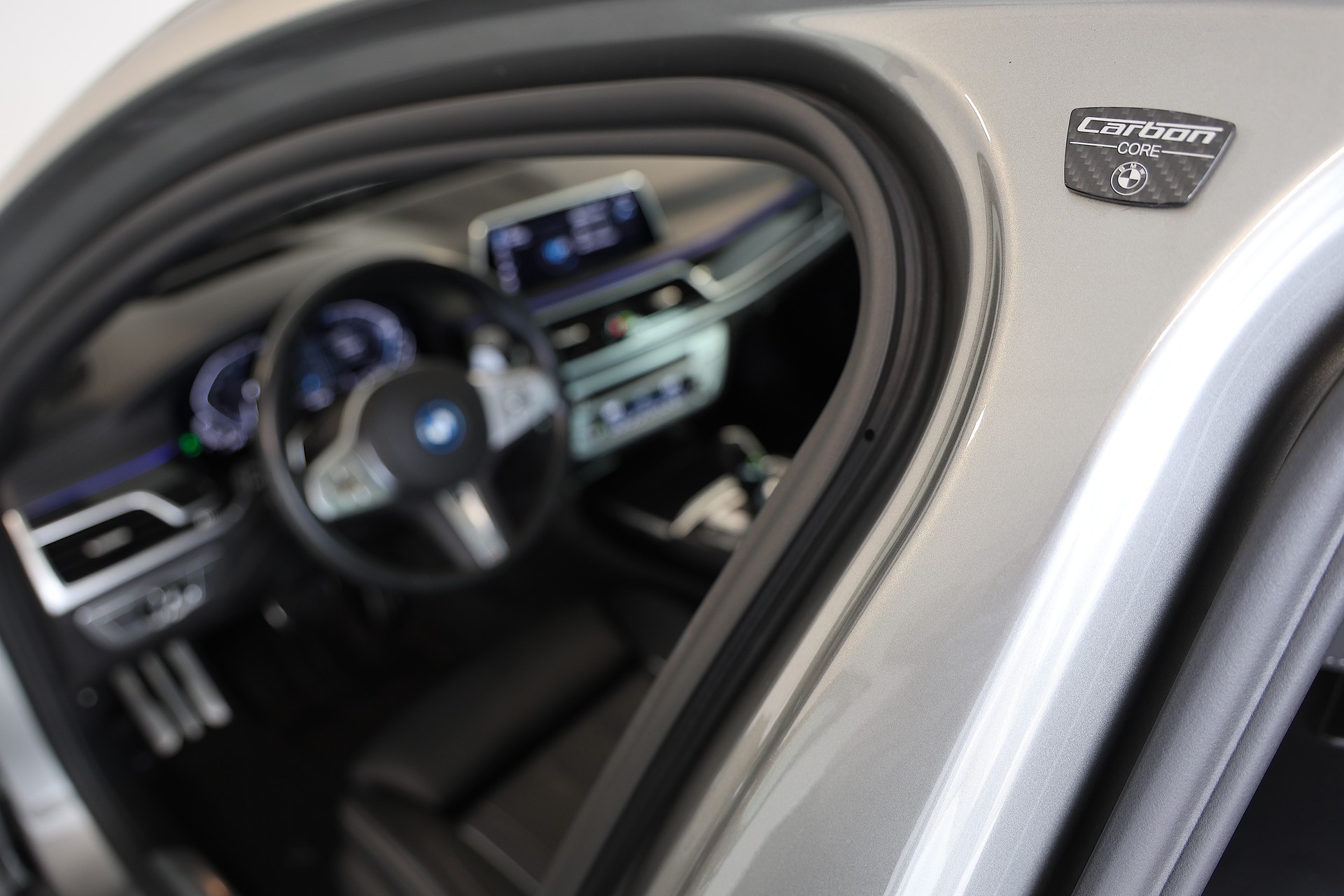 BMW 745Le M-Sport xDrive SAG-image-16