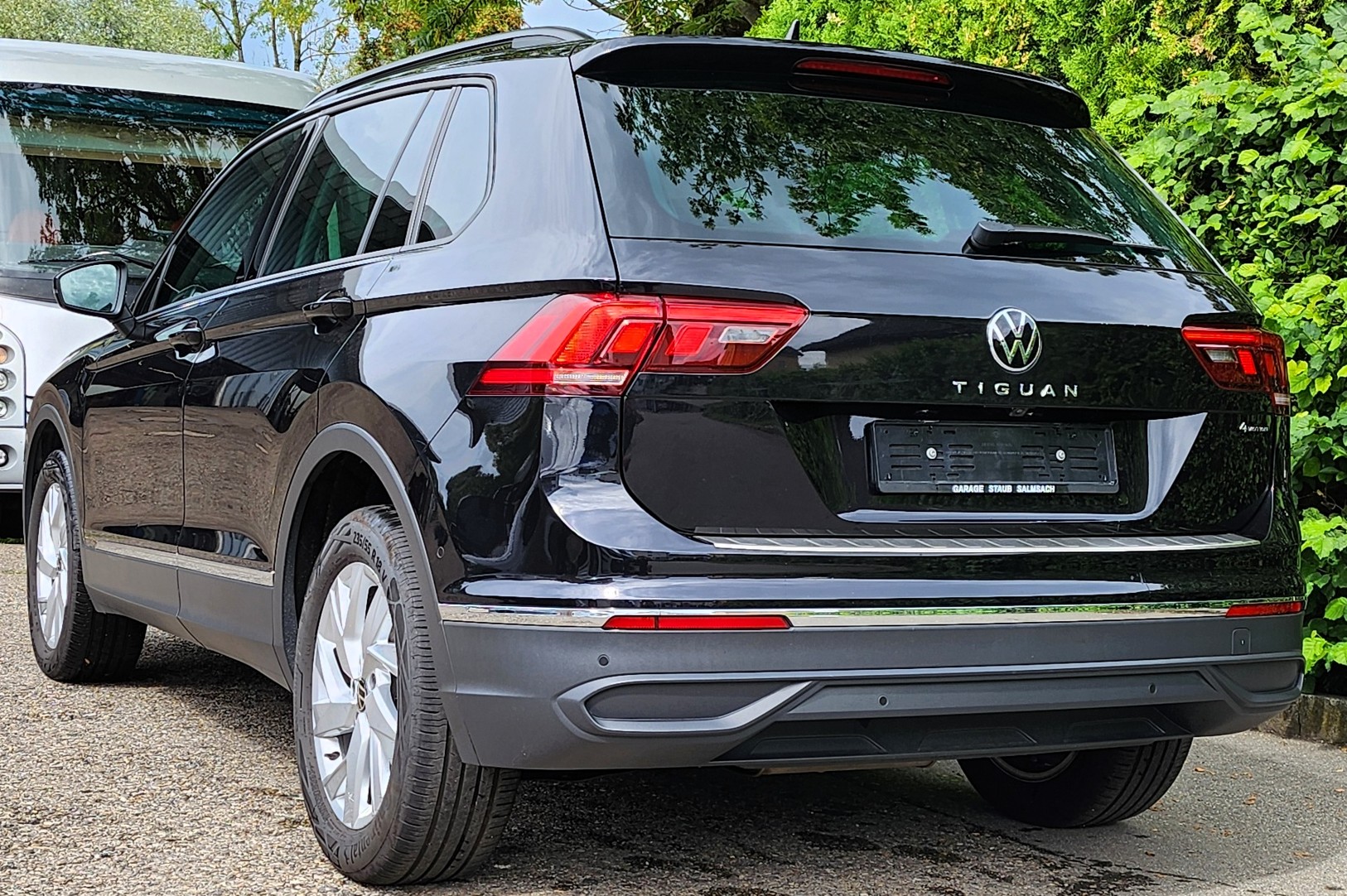 VW Tiguan 2.0 TDI SCR Life 4Motion DSG-image-5