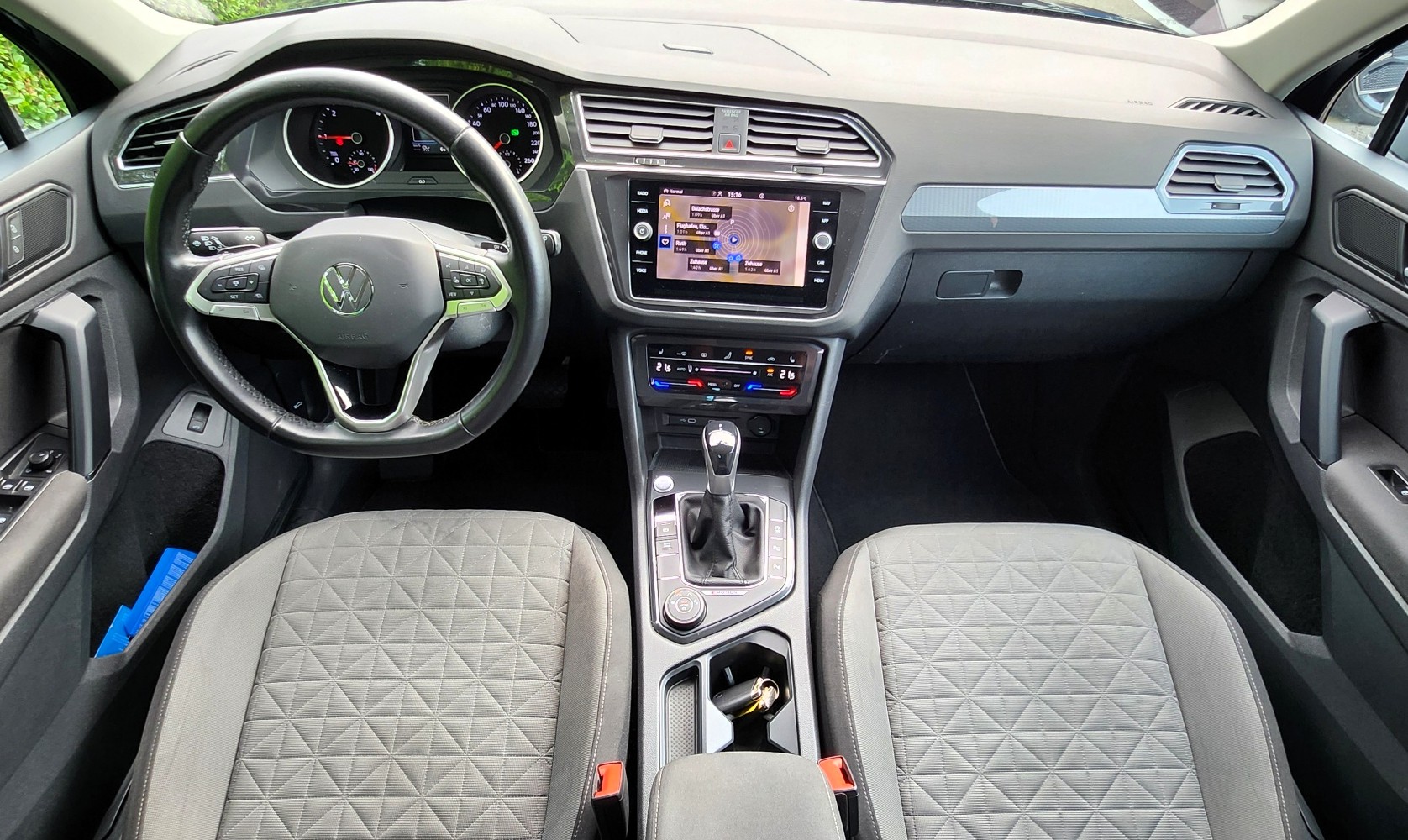 VW Tiguan 2.0 TDI SCR Life 4Motion DSG-image-8