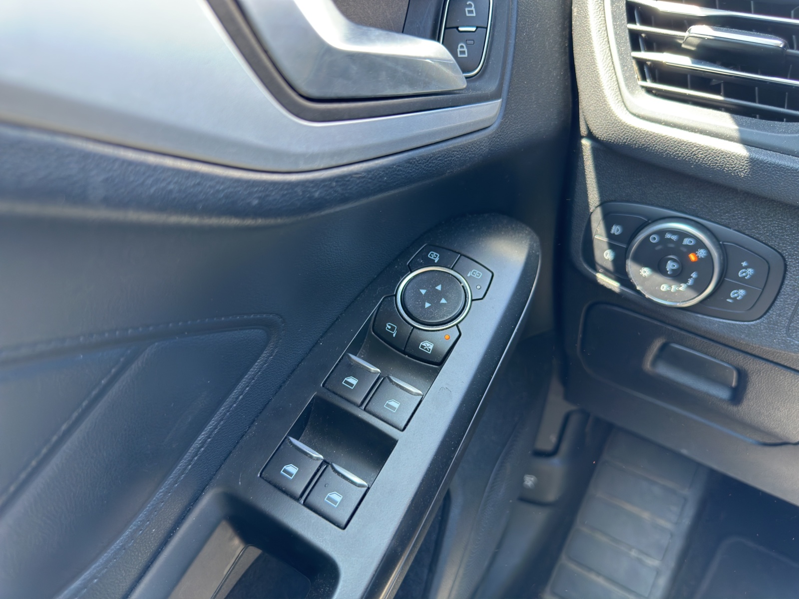 FORD Focus 1.0 SCTi Trend Automatic-image-19