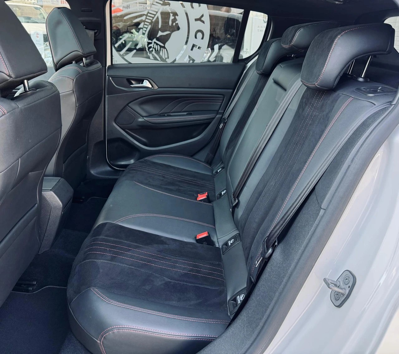 PEUGEOT 308 2.0 BlueHDI GT EAT8-image-10