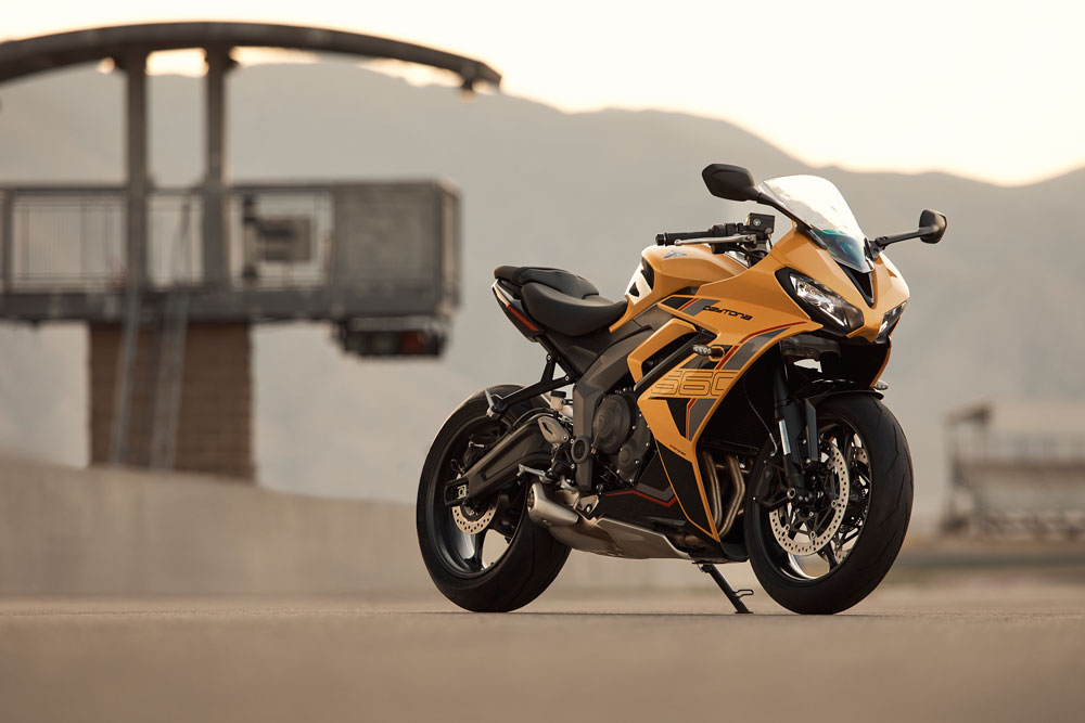 TRIUMPH Daytona 660-showroom-element-1