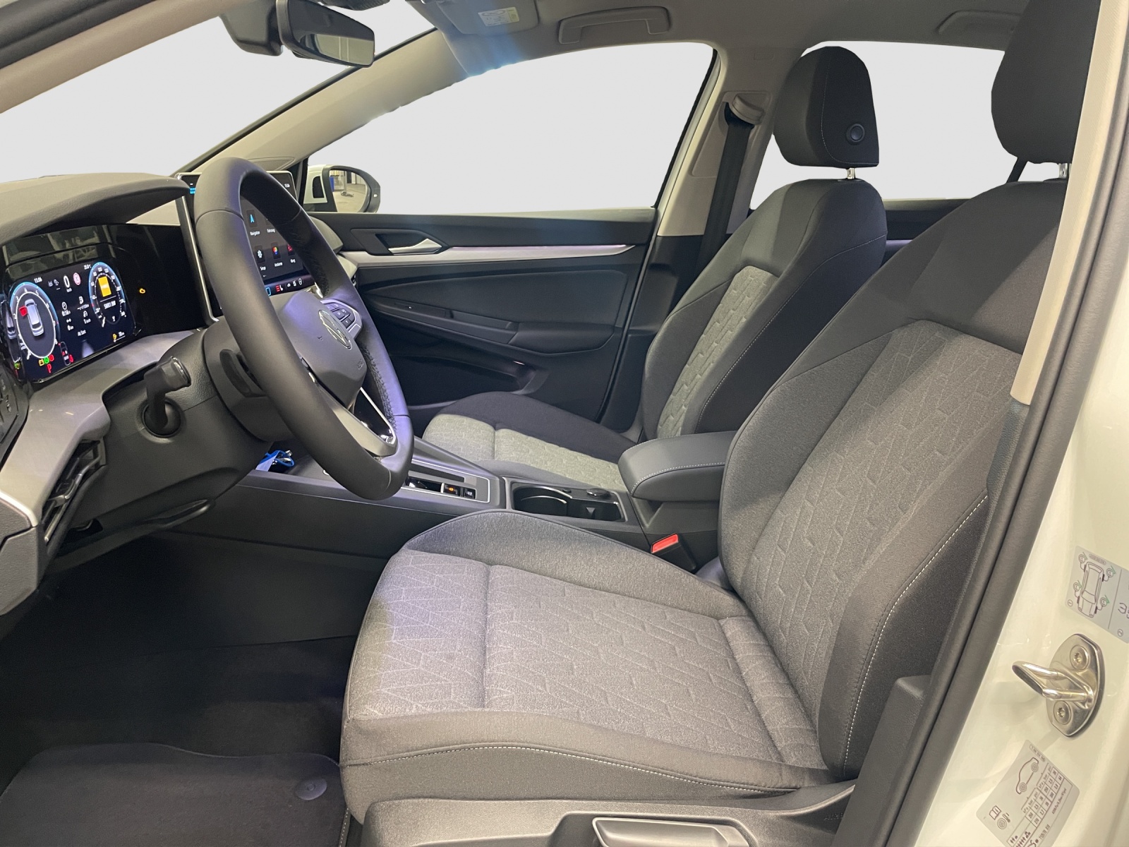 VW Golf 1.5 e TSI mHEV United DSG-image-8