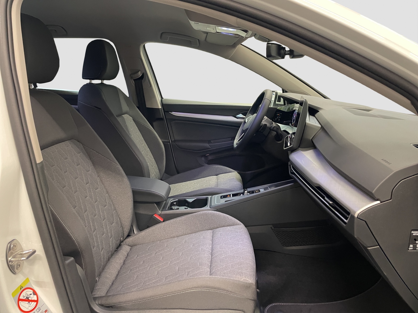VW Golf 1.5 e TSI mHEV United DSG-image-13