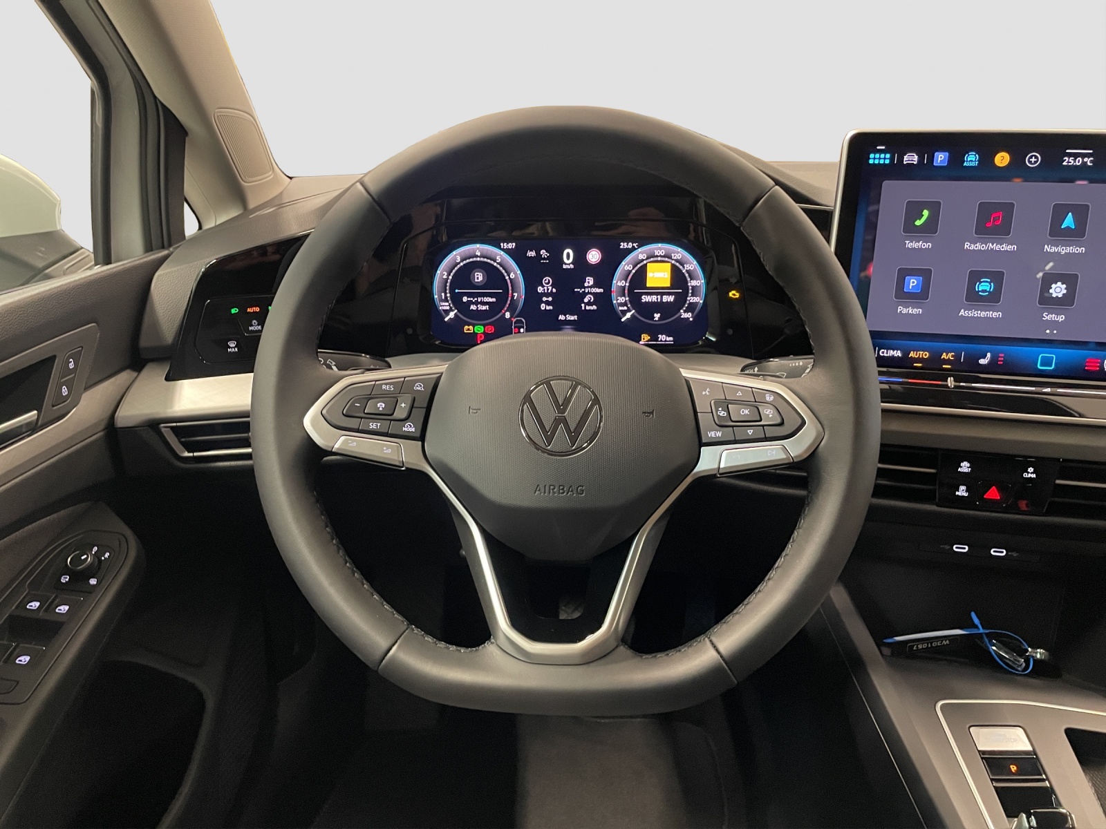 VW Golf 1.5 e TSI mHEV United DSG-image-9