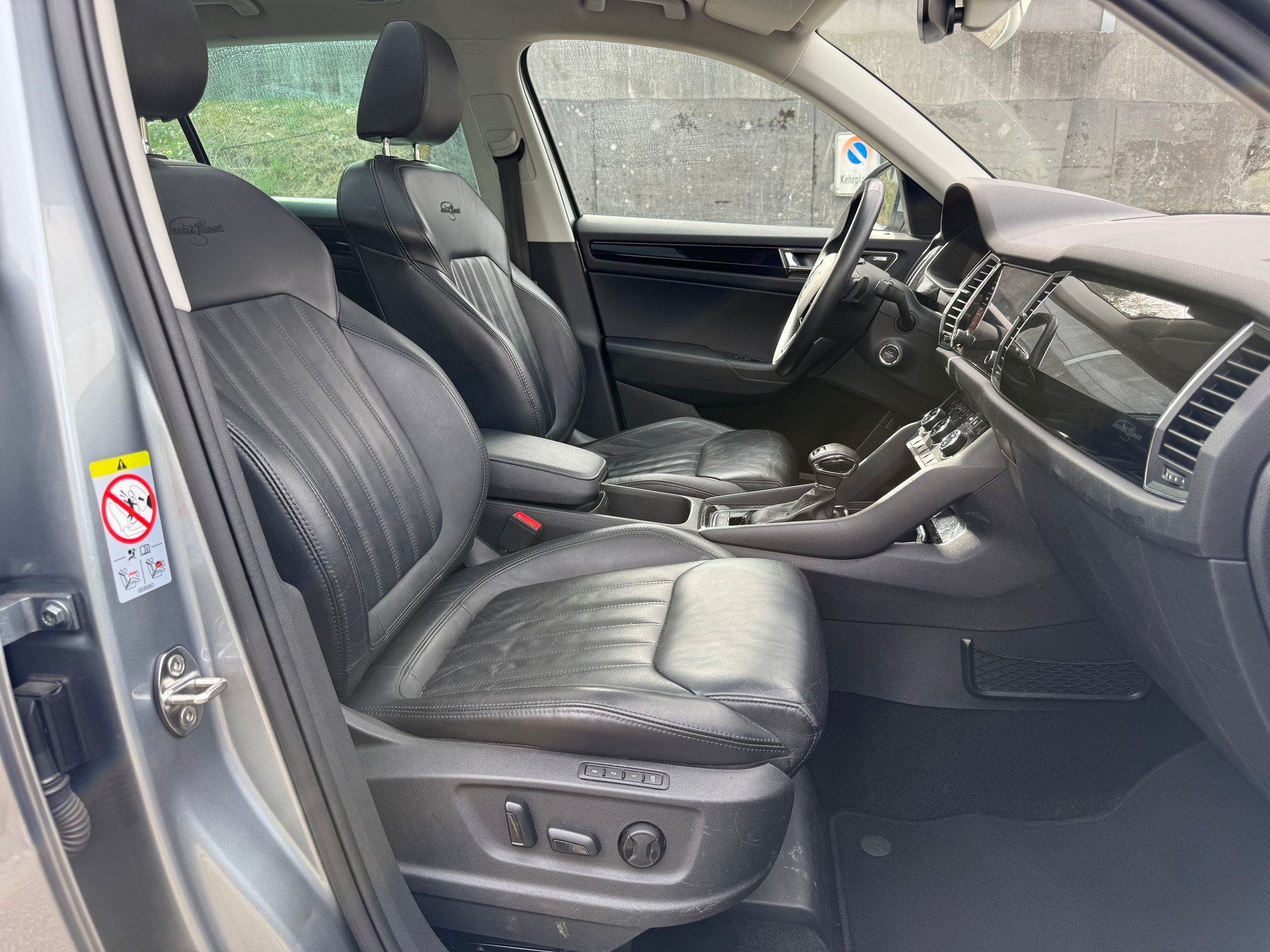 SKODA Kodiaq 2.0 TSI 4x4 L&K | 7-Plätzer | nur 55’000 km | 4x4 | Panorama | 360° | AHK-image-12