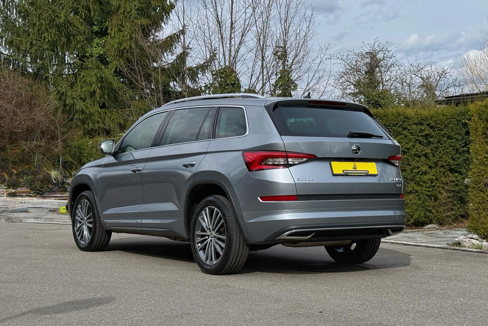 SKODA Kodiaq 2.0 TSI 4x4 L&K | 7-Plätzer | nur 55’000 km | 4x4 | Panorama | 360° | AHK-image-5