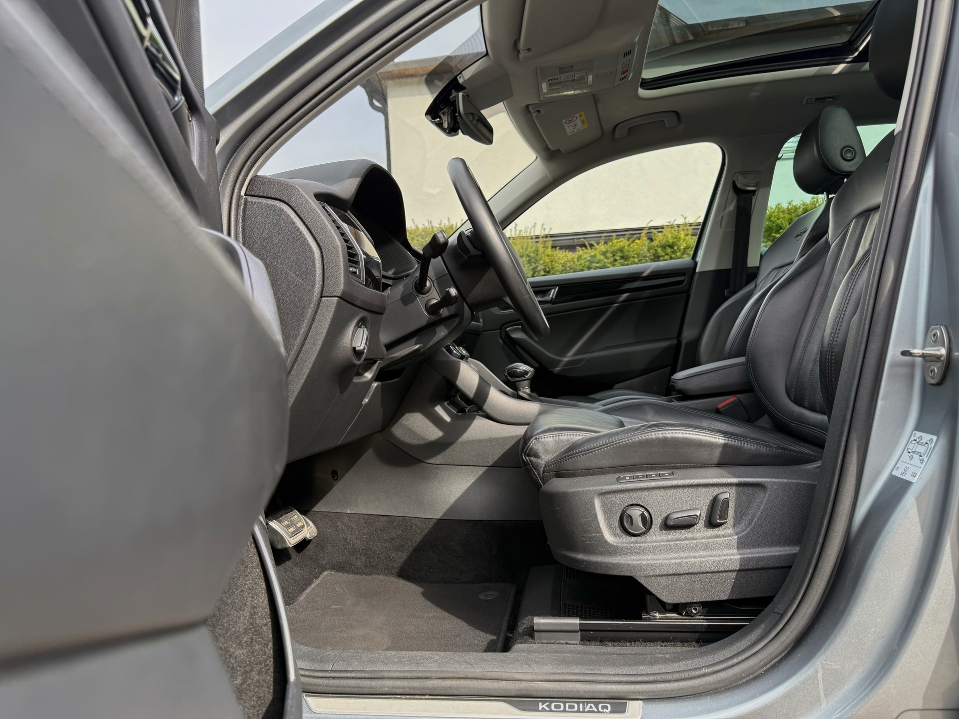 SKODA Kodiaq 2.0 TSI 4x4 L&K | 7-Plätzer | nur 55’000 km | 4x4 | Panorama | 360° | AHK-image-9