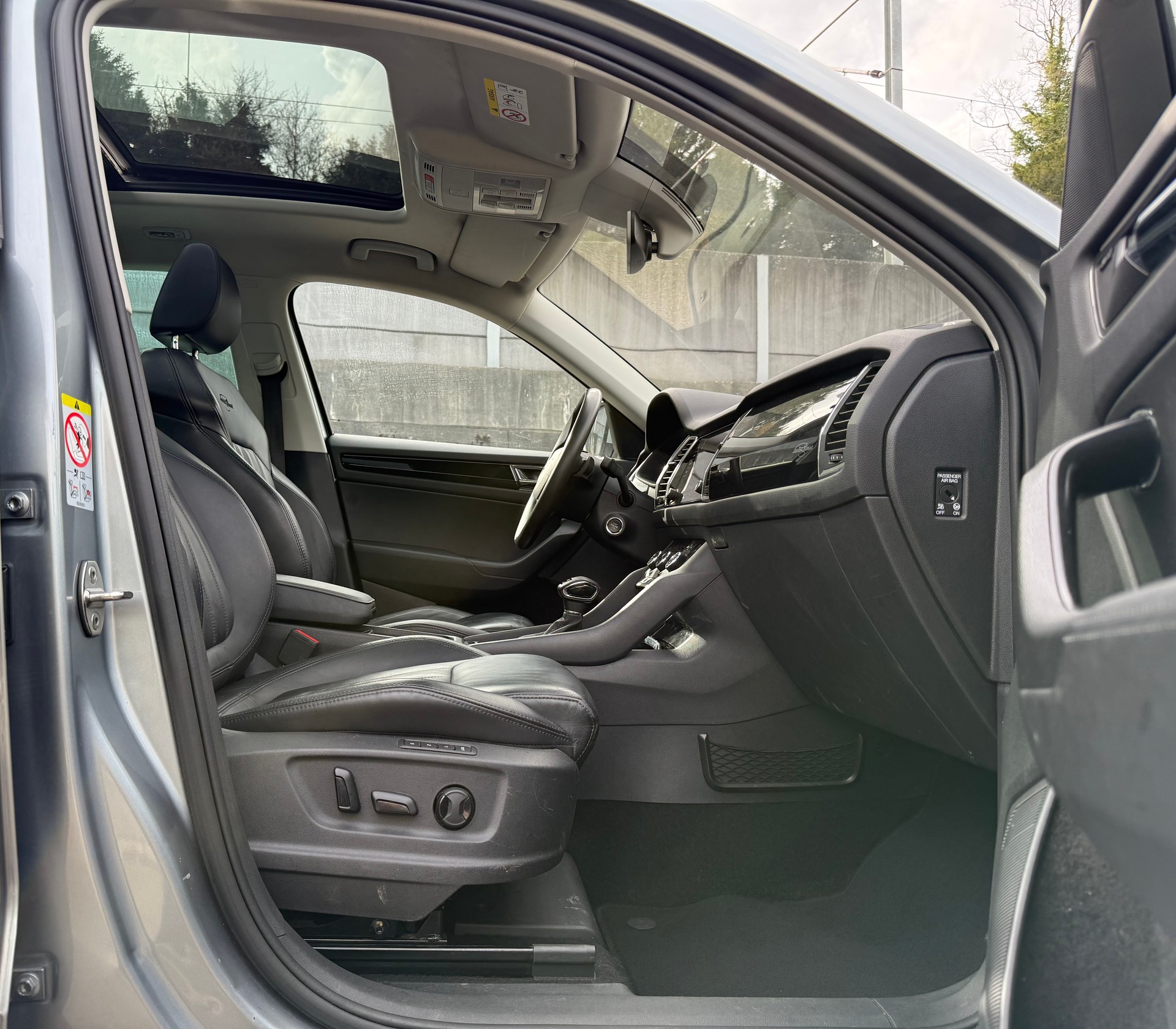 SKODA Kodiaq 2.0 TSI 4x4 L&K | 7-Plätzer | nur 55’000 km | 4x4 | Panorama | 360° | AHK-image-8