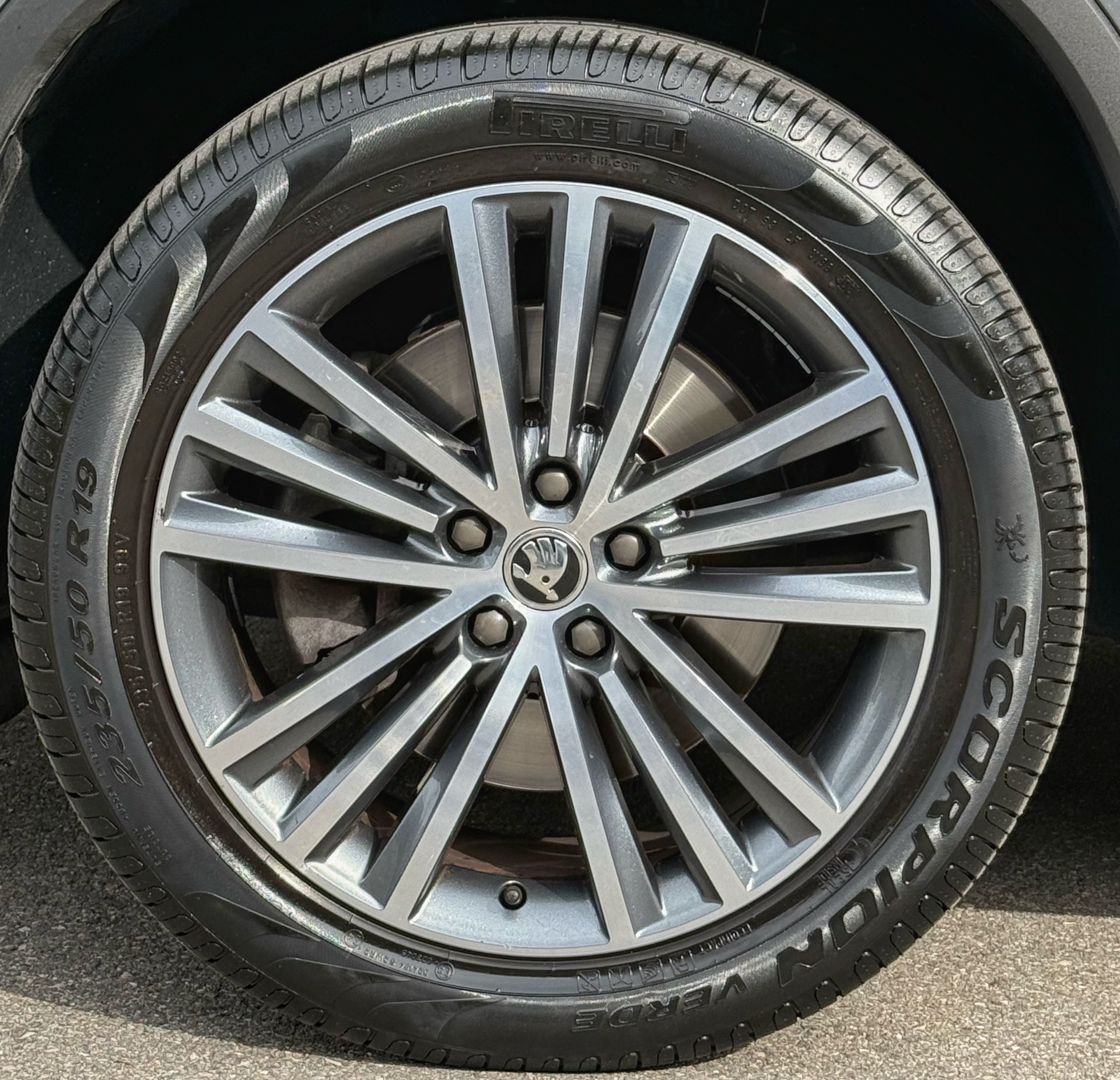 SKODA Kodiaq 2.0 TSI 4x4 L&K | 7-Plätzer | nur 55’000 km | 4x4 | Panorama | 360° | AHK-image-15