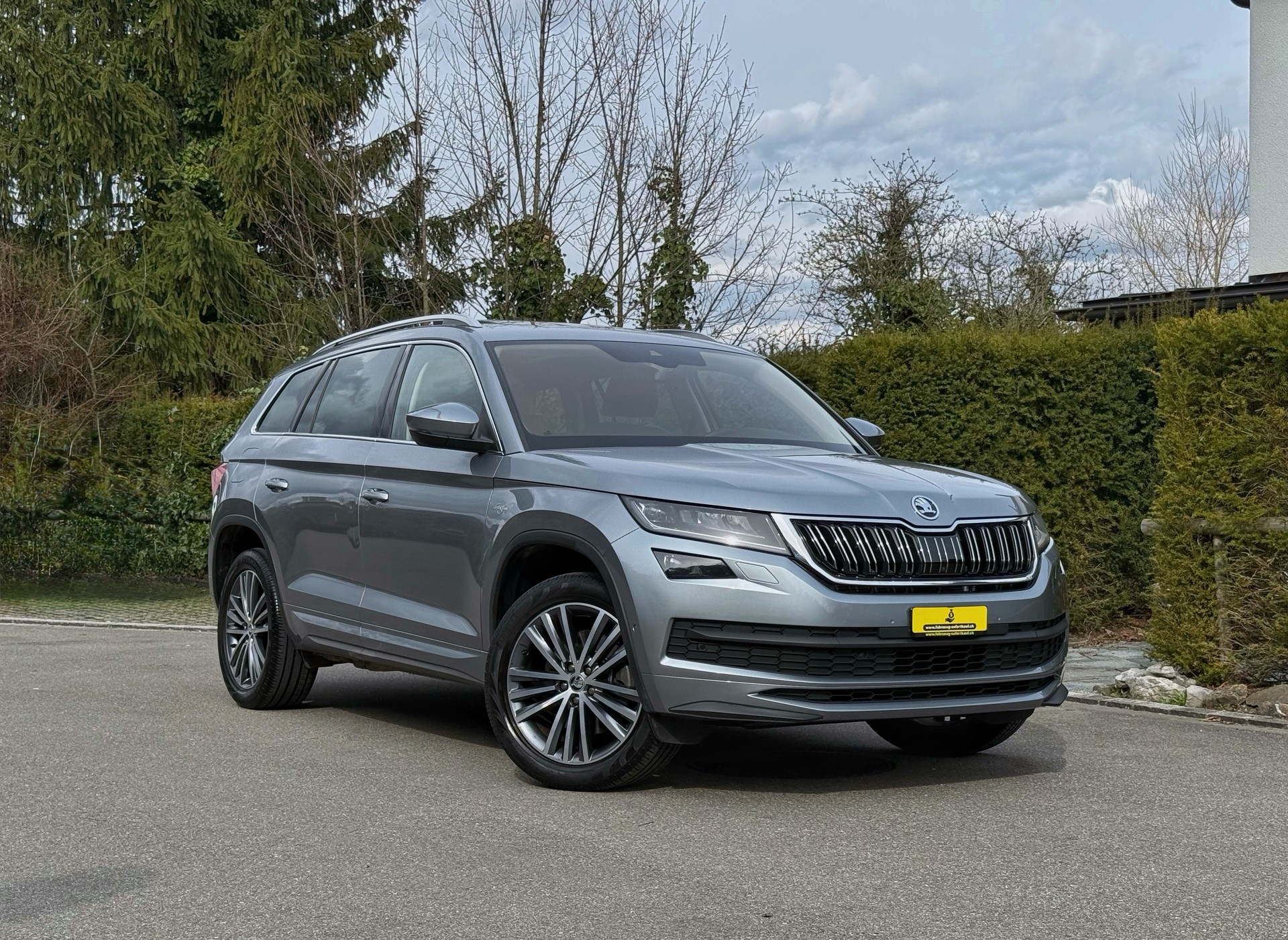 SKODA Kodiaq 2.0 TSI 4x4 L&K | 7-Plätzer | nur 55’000 km | 4x4 | Panorama | 360° | AHK-image-0
