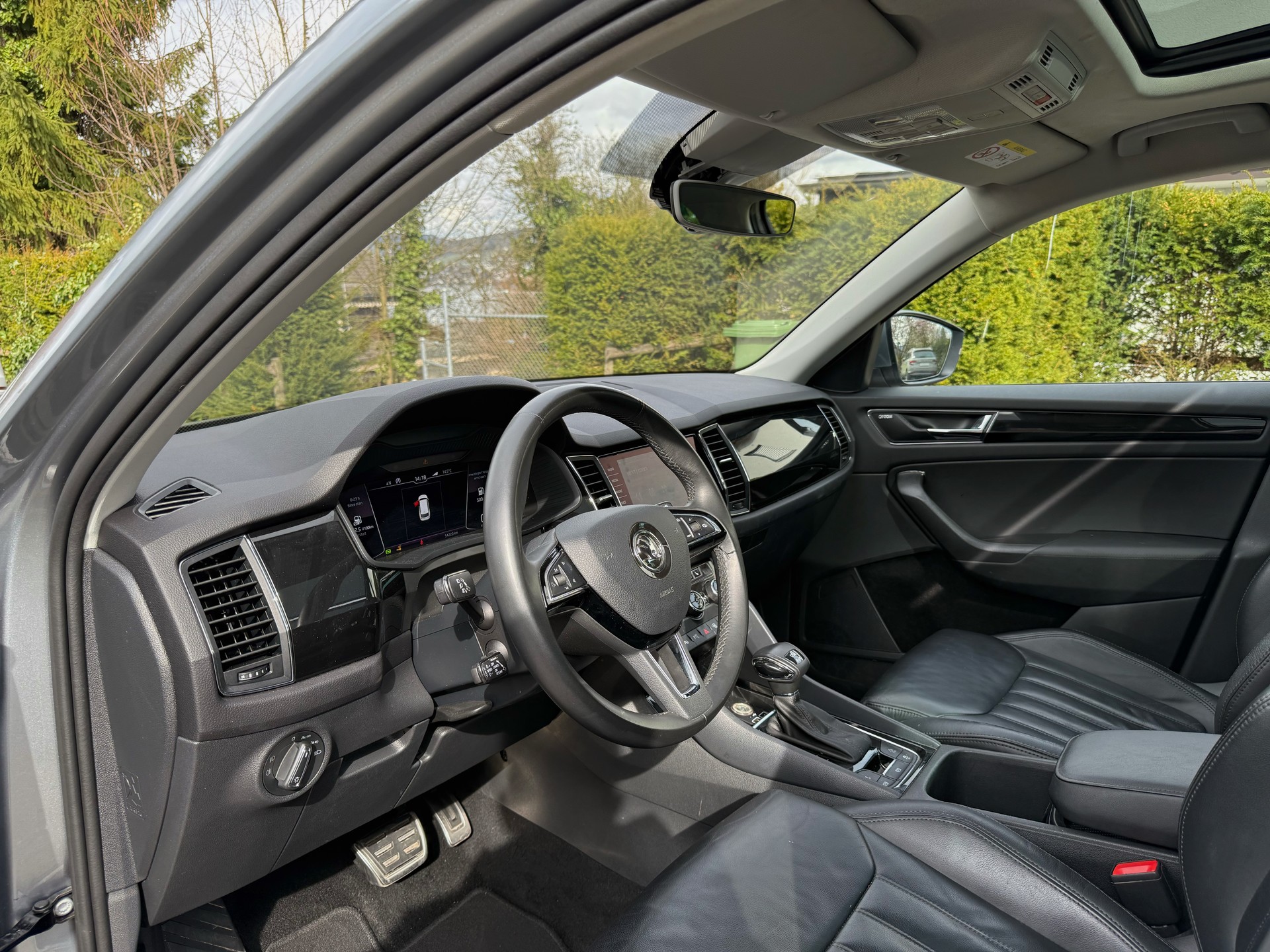 SKODA Kodiaq 2.0 TSI 4x4 L&K | 7-Plätzer | nur 55’000 km | 4x4 | Panorama | 360° | AHK-image-10